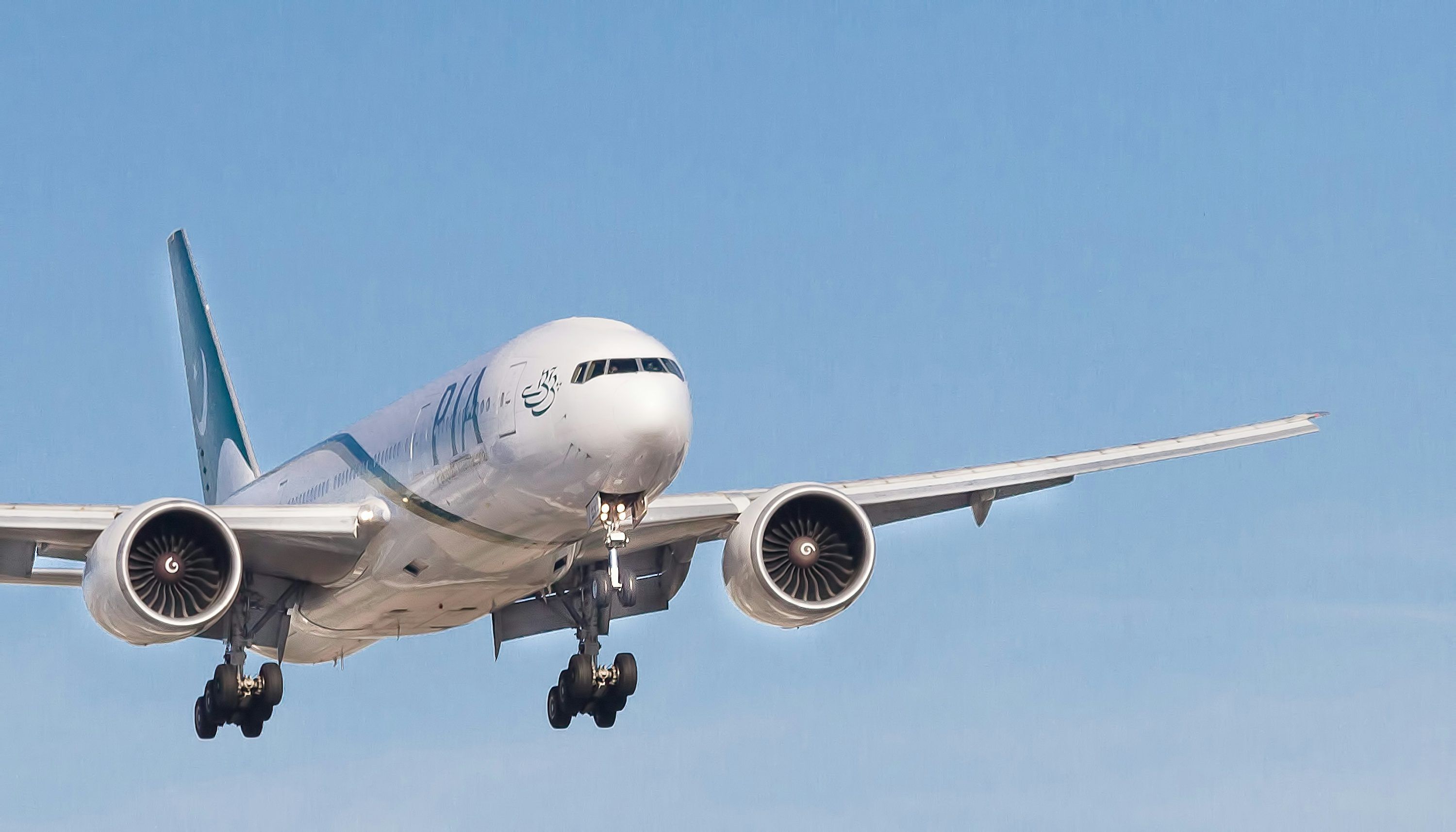 3000x1715 Plane Engine Picture. Download Free Image