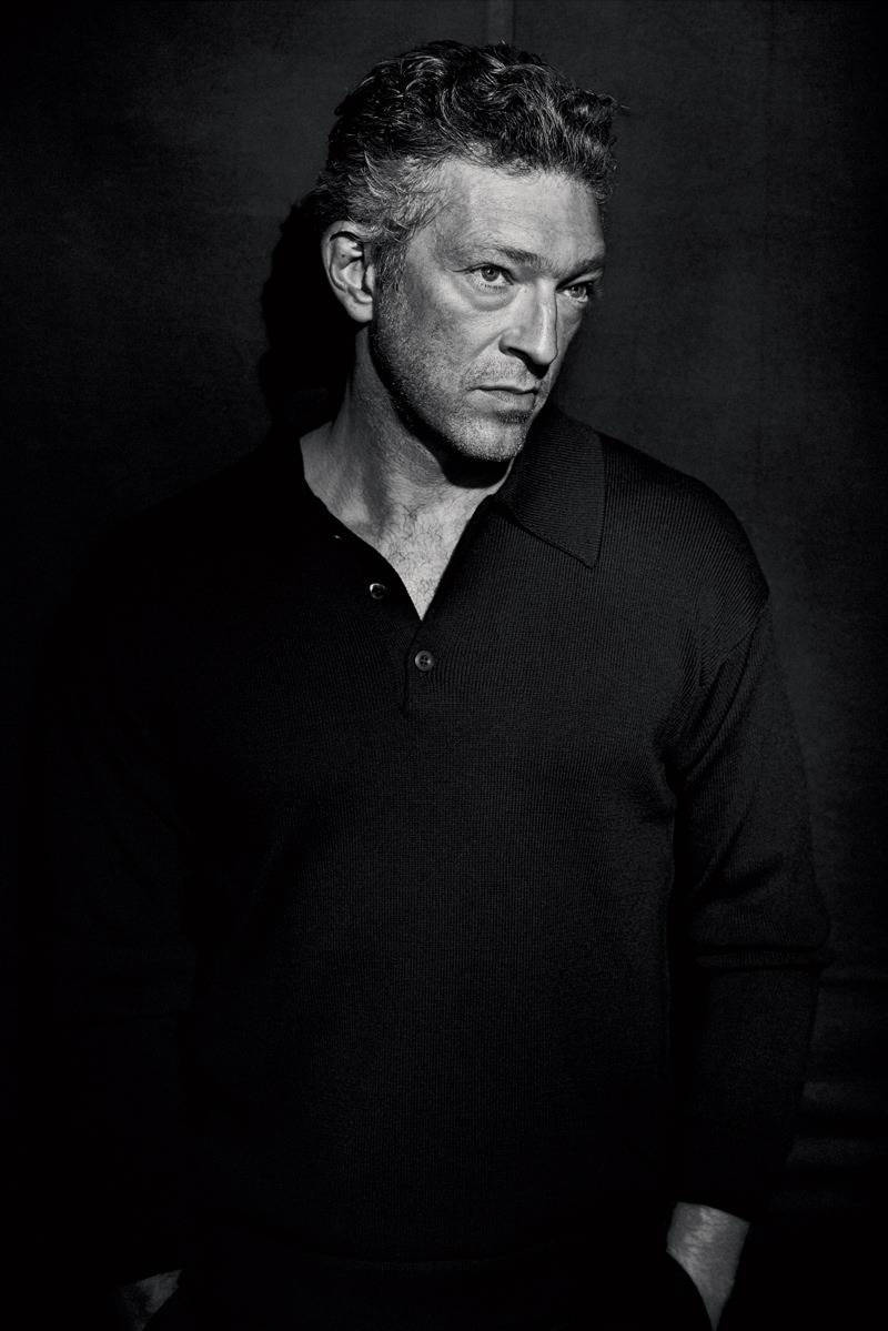 800x1199 Download Greyscale Vincent Cassel Photohoot Wallpaper