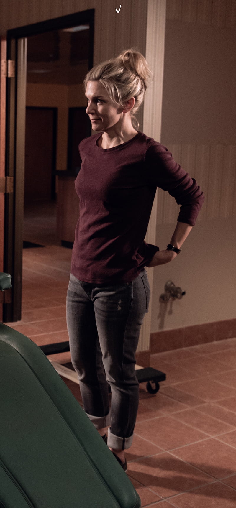 800x1723 HD kim wexler wallpaper