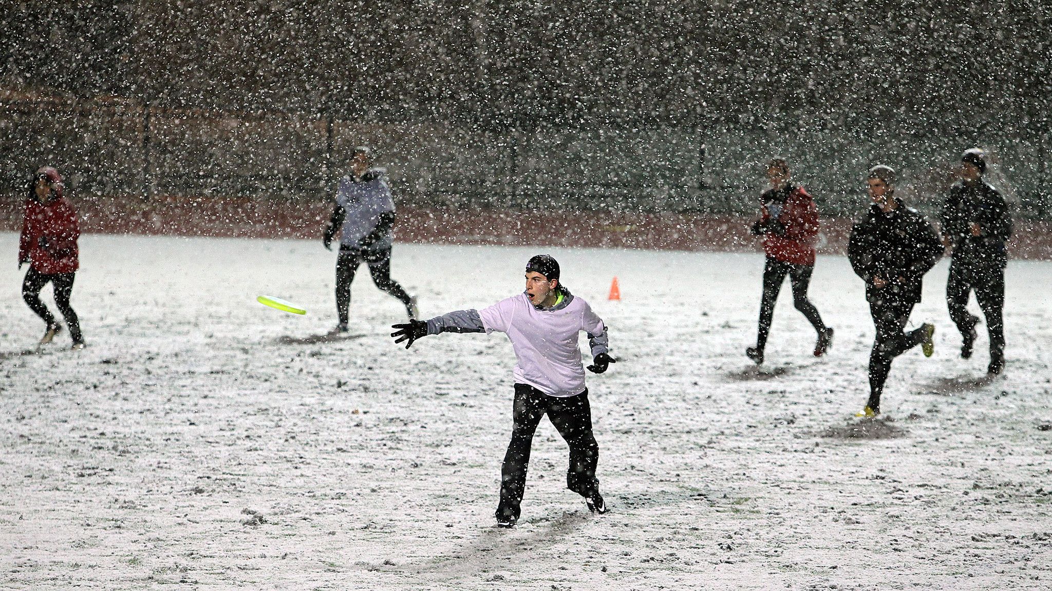 2048x1152 PICTURES: Ultimate Frisbee in Thursday night's snow