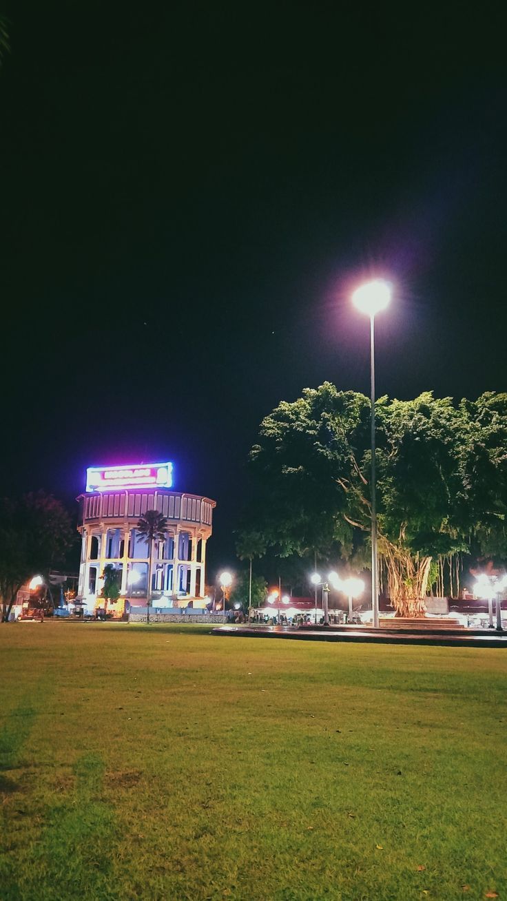 736x1308 Alun Alun Magelang