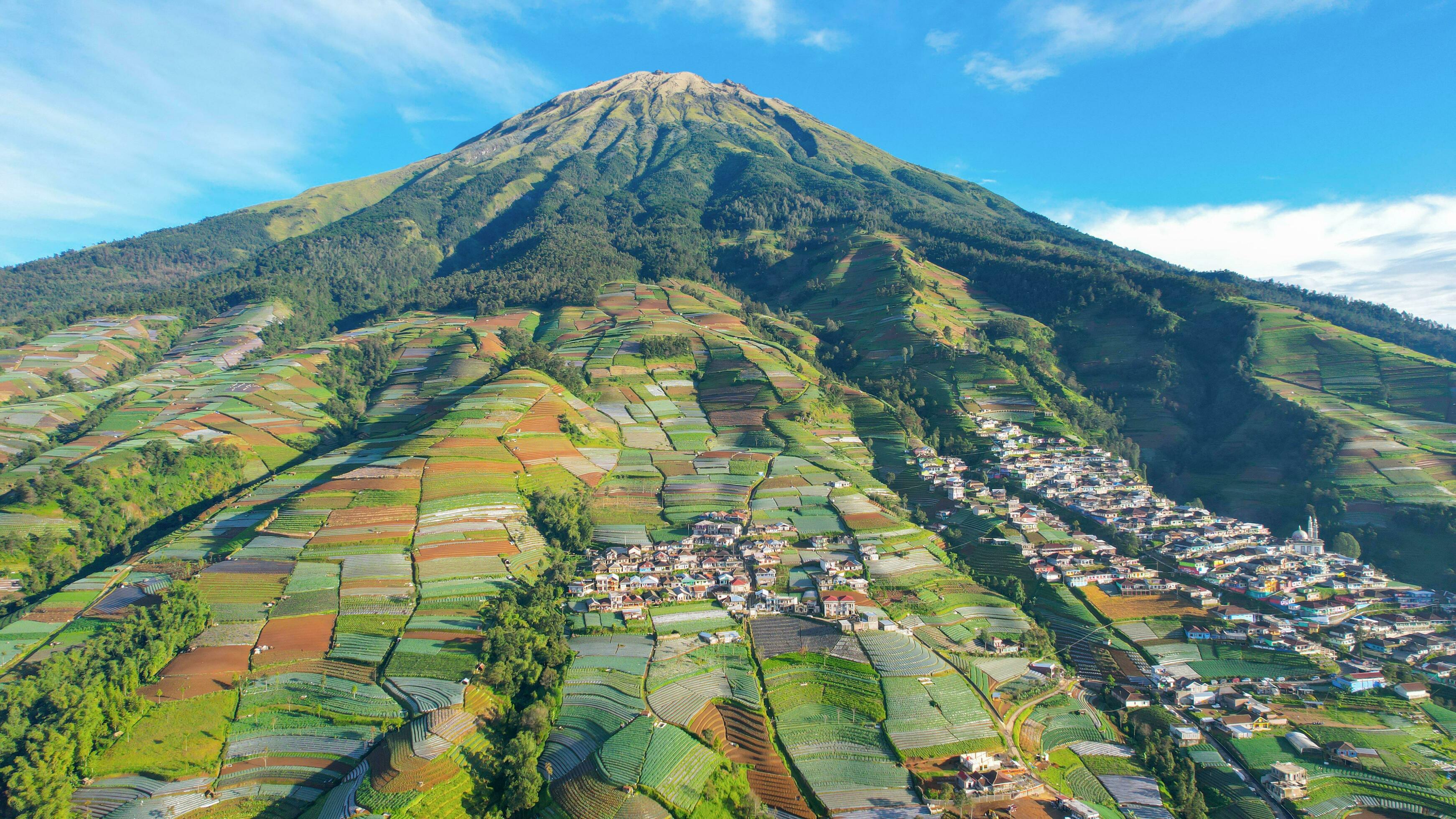 3484x1960 Aerial view of the Nepal van java is a Rural tour on the slopes of mount sumbing, The beauty of building houses in the countryside of the mountainside. Magelang, Indonesia, December