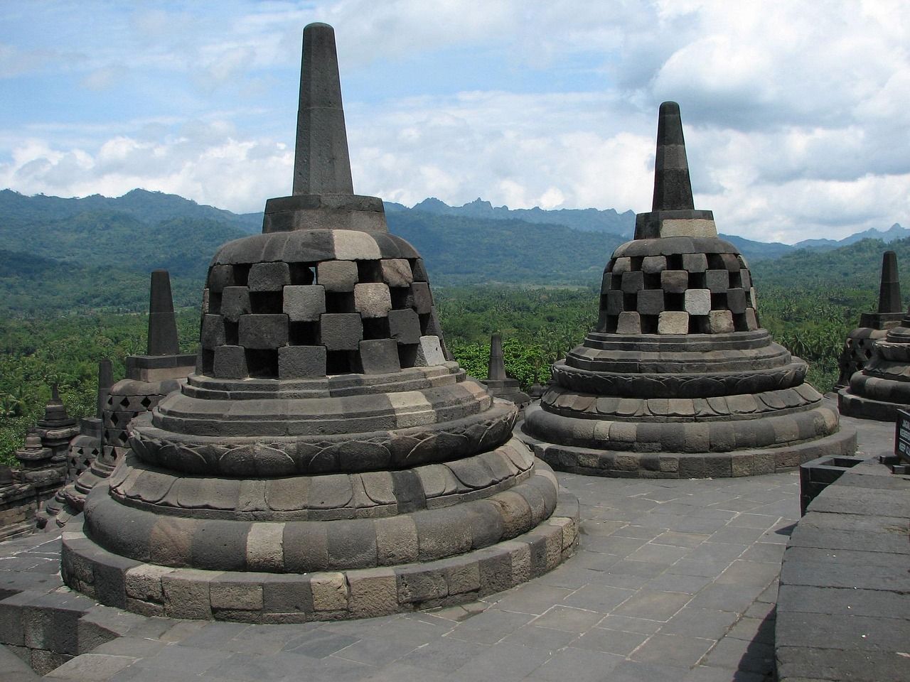 1280x960 Free Templul Budist Mahayana & Magelang Image