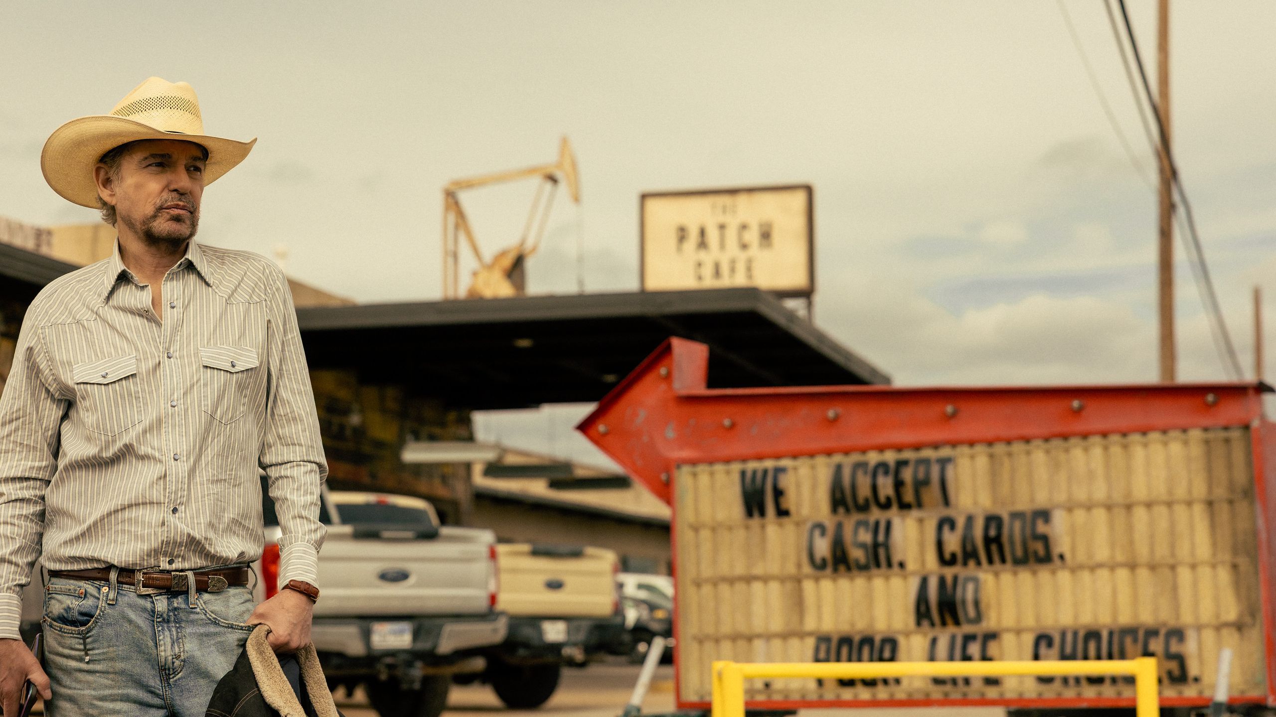 2560x1440 The Texas Diners, Oil Rigs, and Stadiums of 'Landman'. Condé Nast Traveler