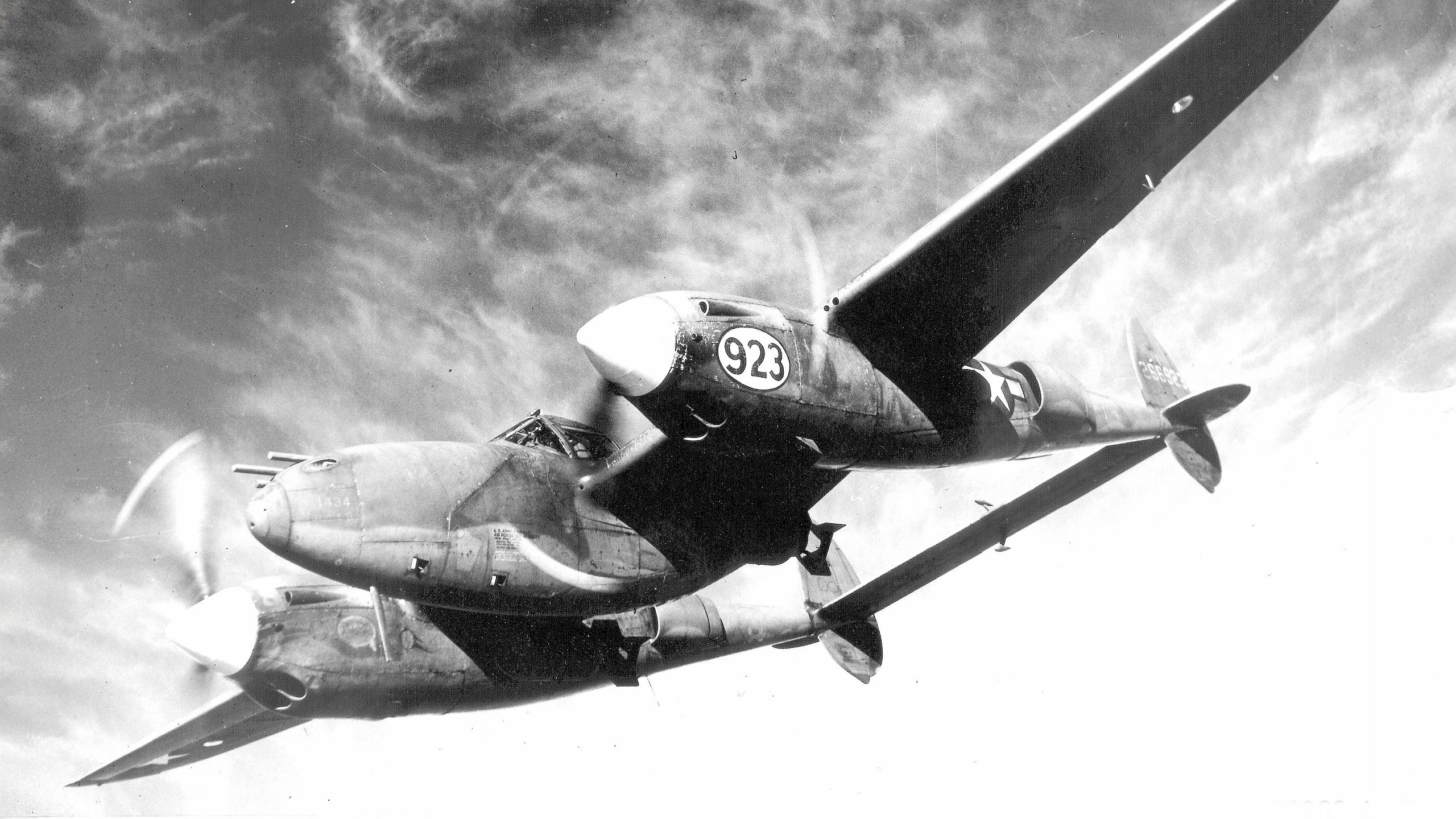 2560x1440 Lockheed P 38 Lightning: Fork Tailed Devil Armory Life