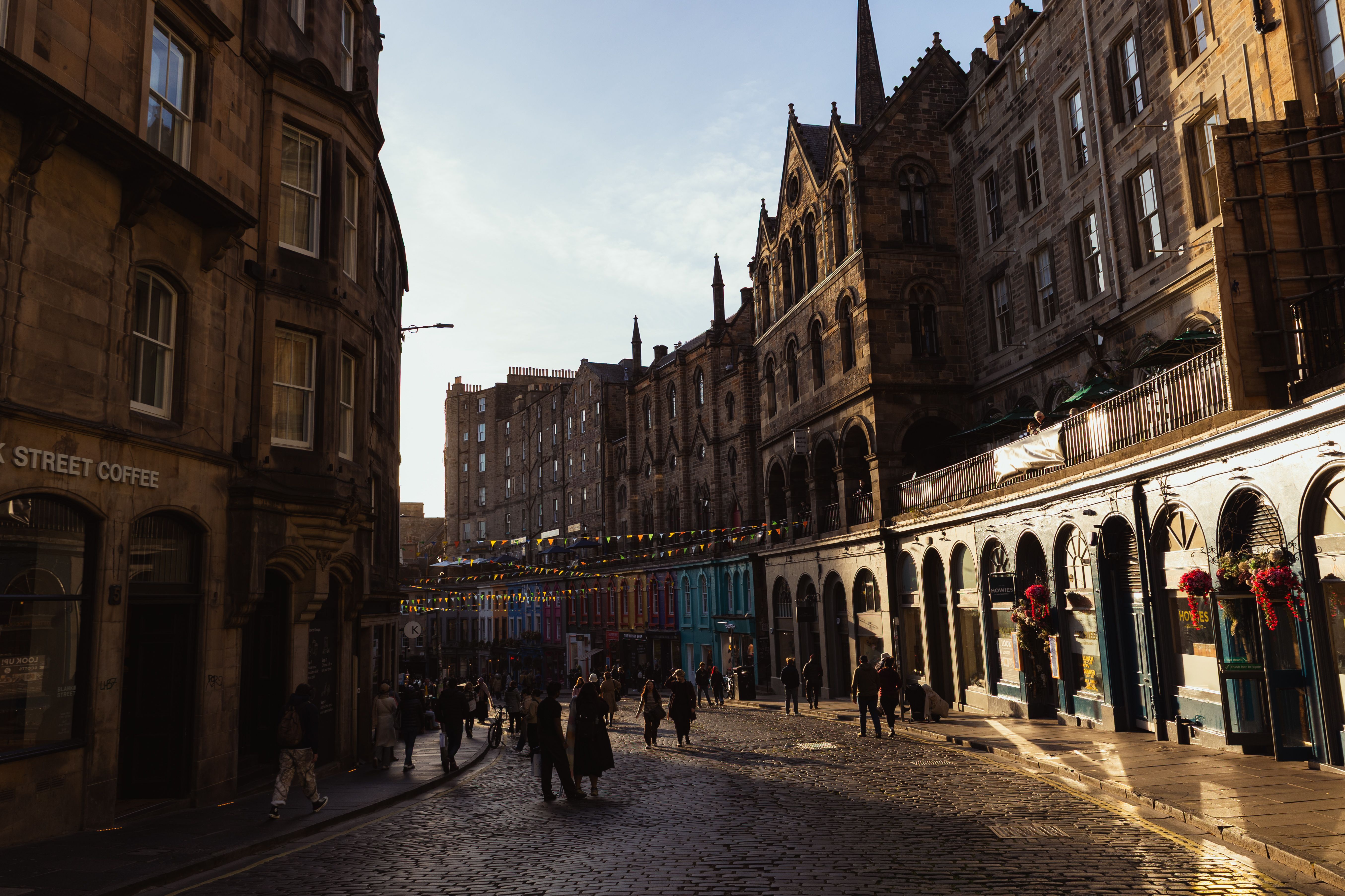 5418x3612 Charming Victorian Architecture in Edinburgh Street · Free