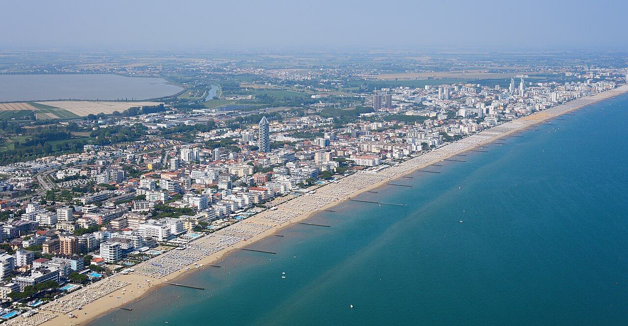 1280x664 Aerial image of Lido di Jesolo (view from the southwest)