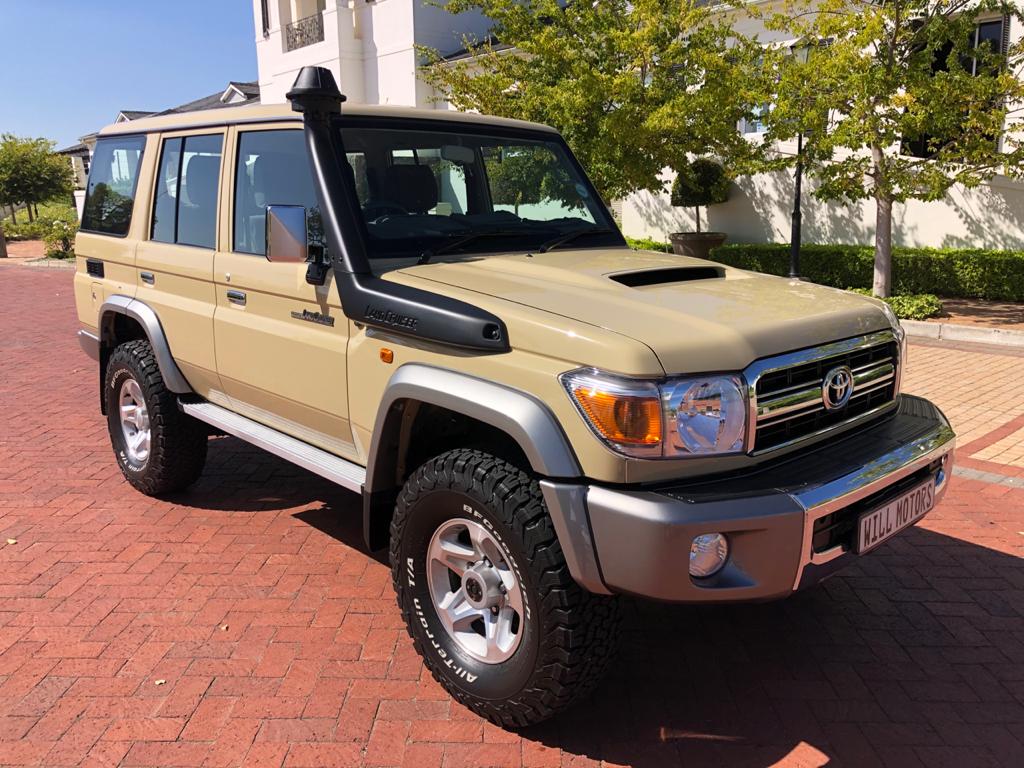1024x768 Toyota Landcruiser 76 series 4.5 V8 LX