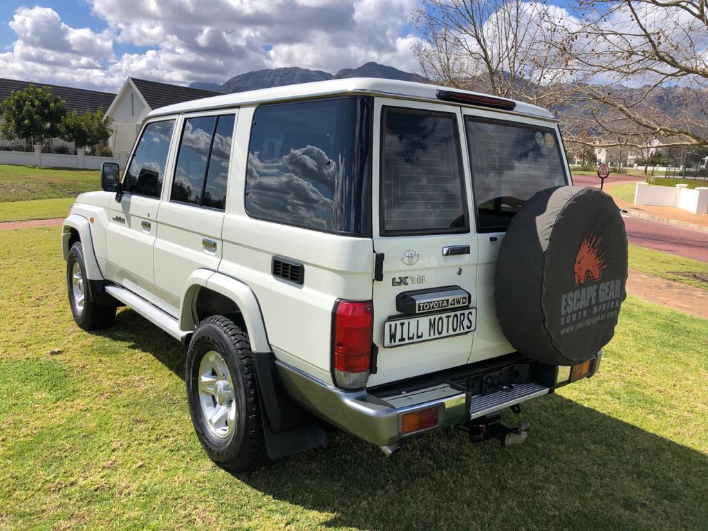 1024x768 Toyota Land Cruiser 76 Series