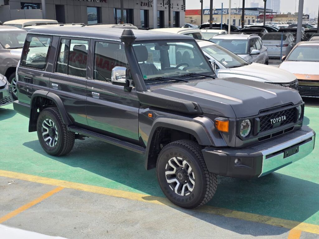 1024x768 Toyota Land Cruiser 76 Hardtop SDLX V6 4.0L Petrol 4WD 5 Seater AT