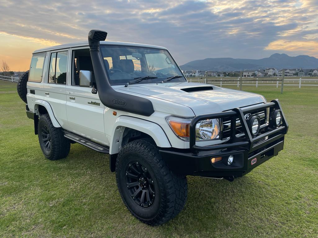 1024x768 Toyota LandCruiser 76 Series 4.5 V8 LX Station Wagon