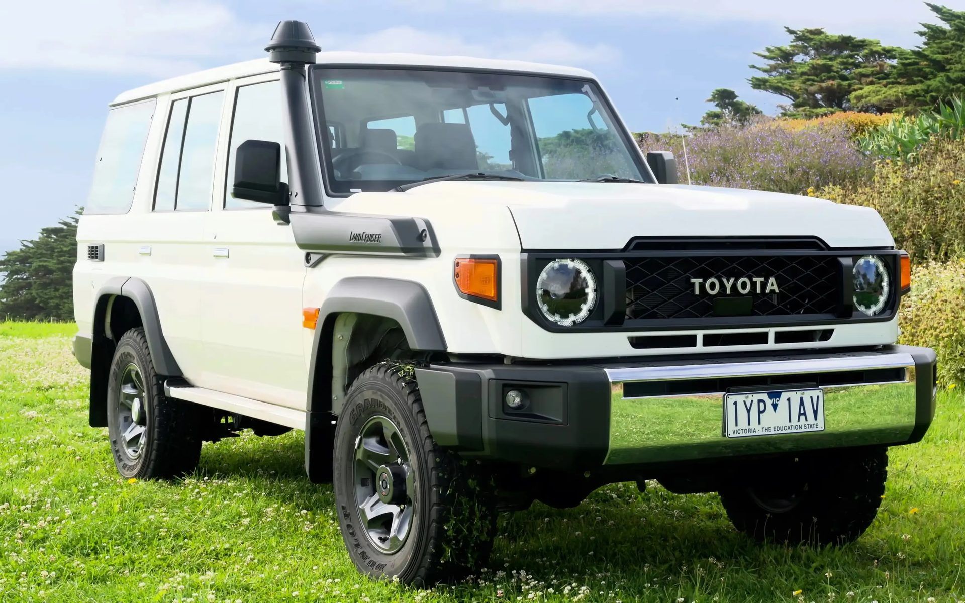 1920x1200 Toyota Land Cruiser 76 Series Review