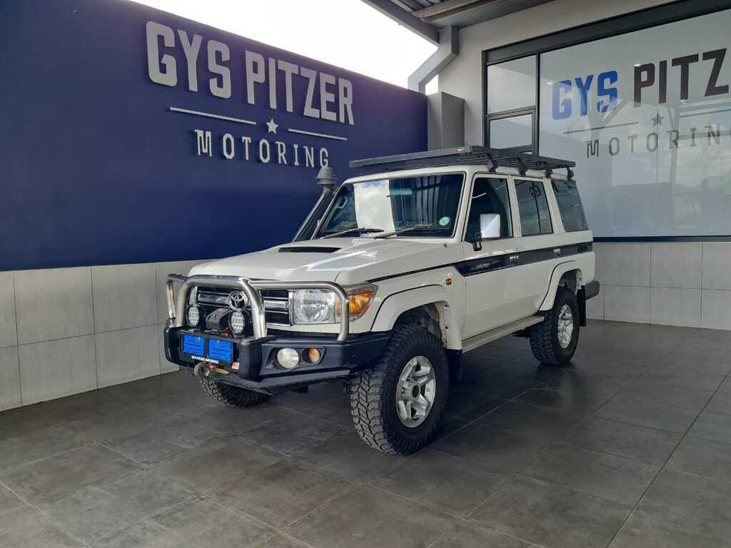 1024x768 TOYOTA LAND CRUISER 76