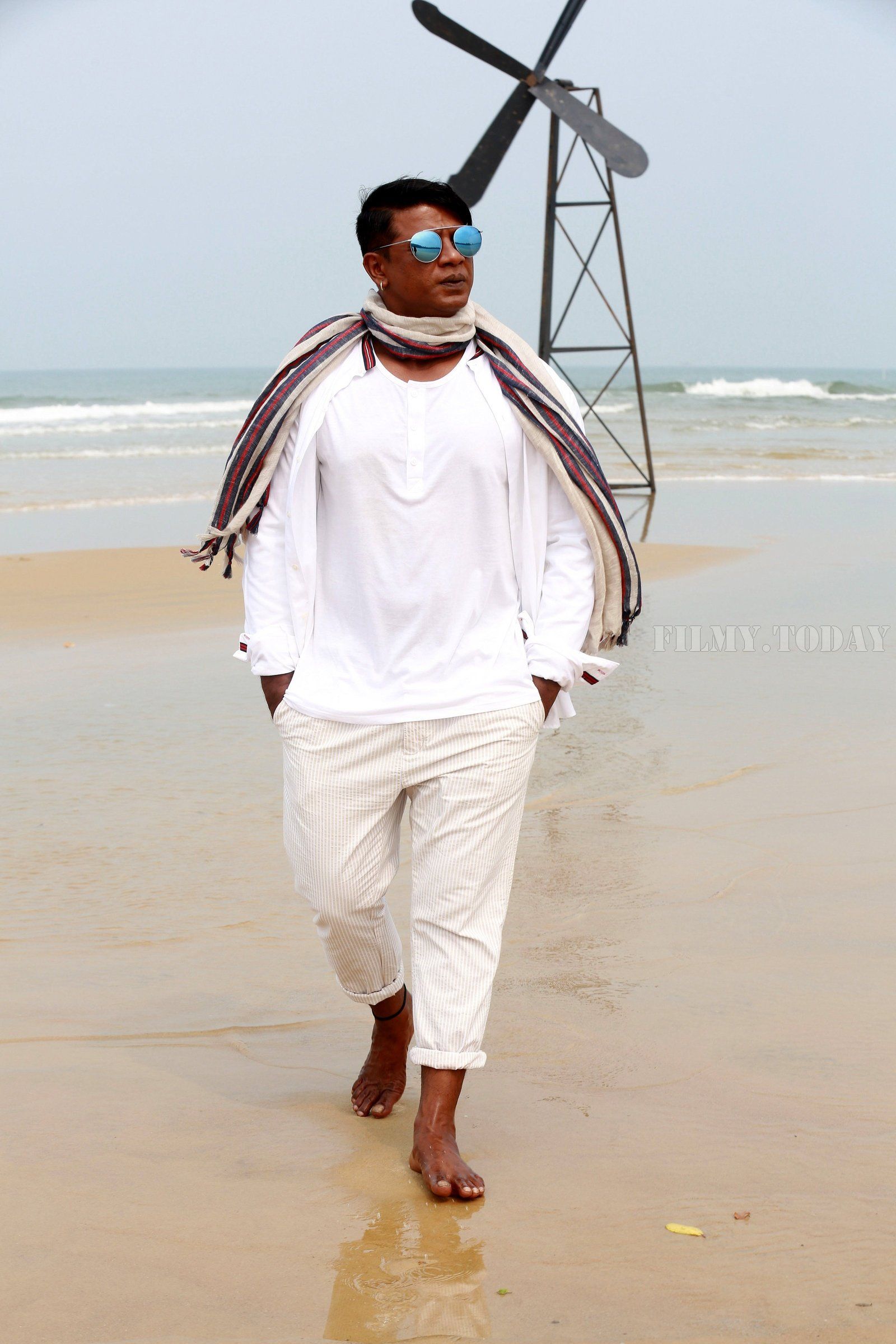 1600x2400 Duniya Vijay Wallpaper