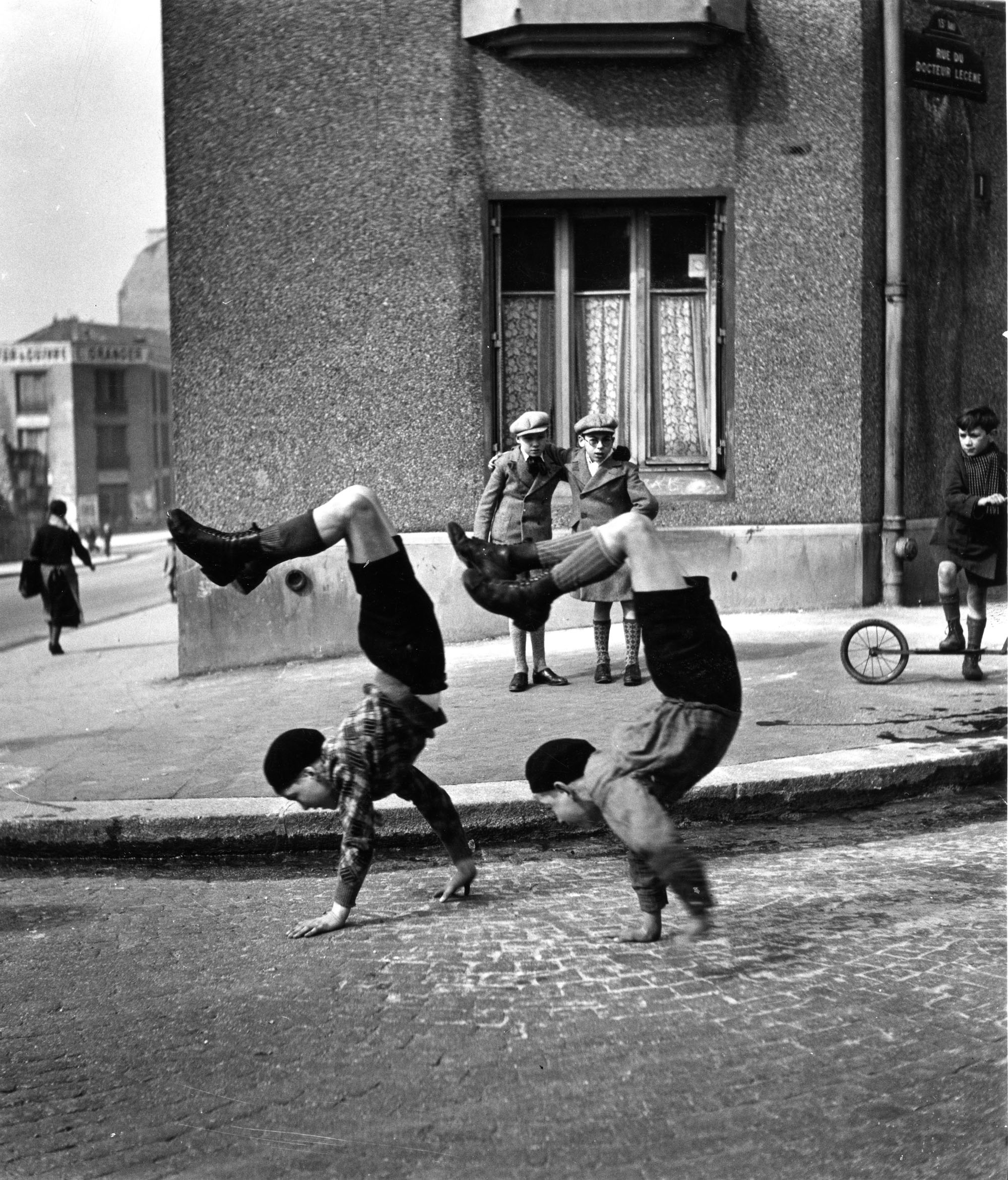 2000x2342 Robert Doisneau. Pêcheur d'images