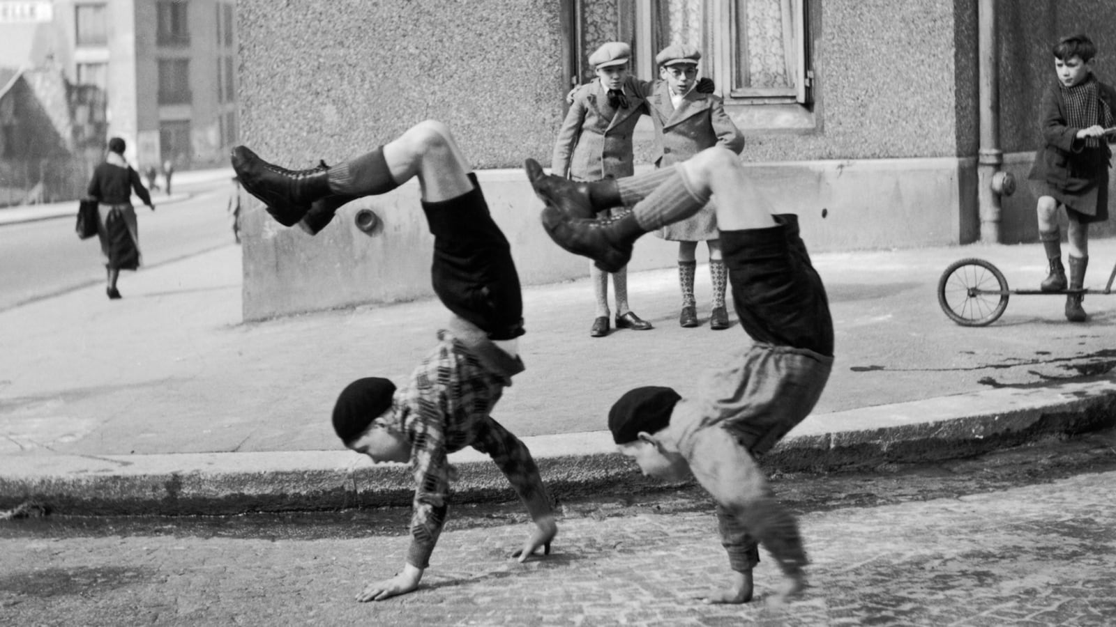 1600x900 Robert Doisneau: the humanist photographer who loved Paris