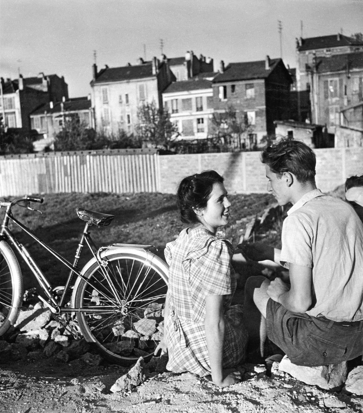 1217x1382 Robert Doisneau: the Poetic Approach to Street Photography