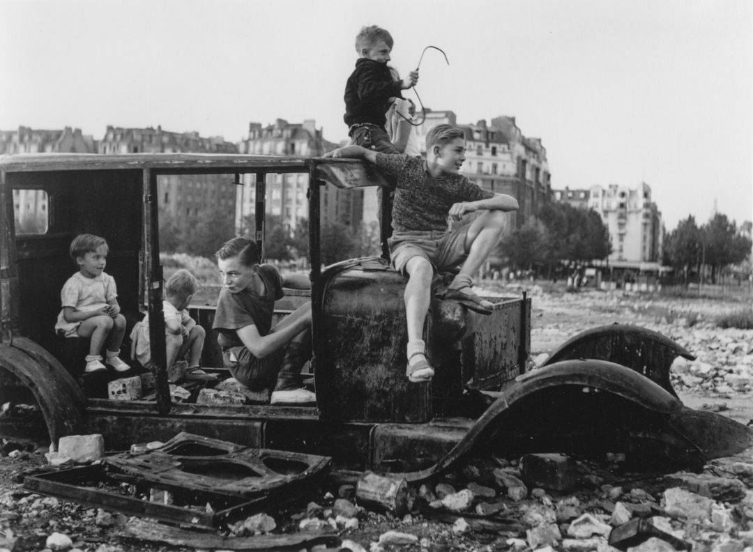 1080x792 The Suburbs Of Paris, Robert Doisneau (1912 1994)