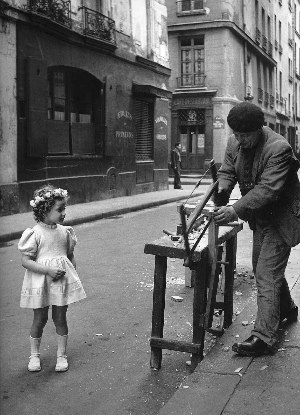 1157x1600 Paris by Robert Doisneau: 23 Fascinating Black and White Photographs of the City in the 1950s Vintage Everyday