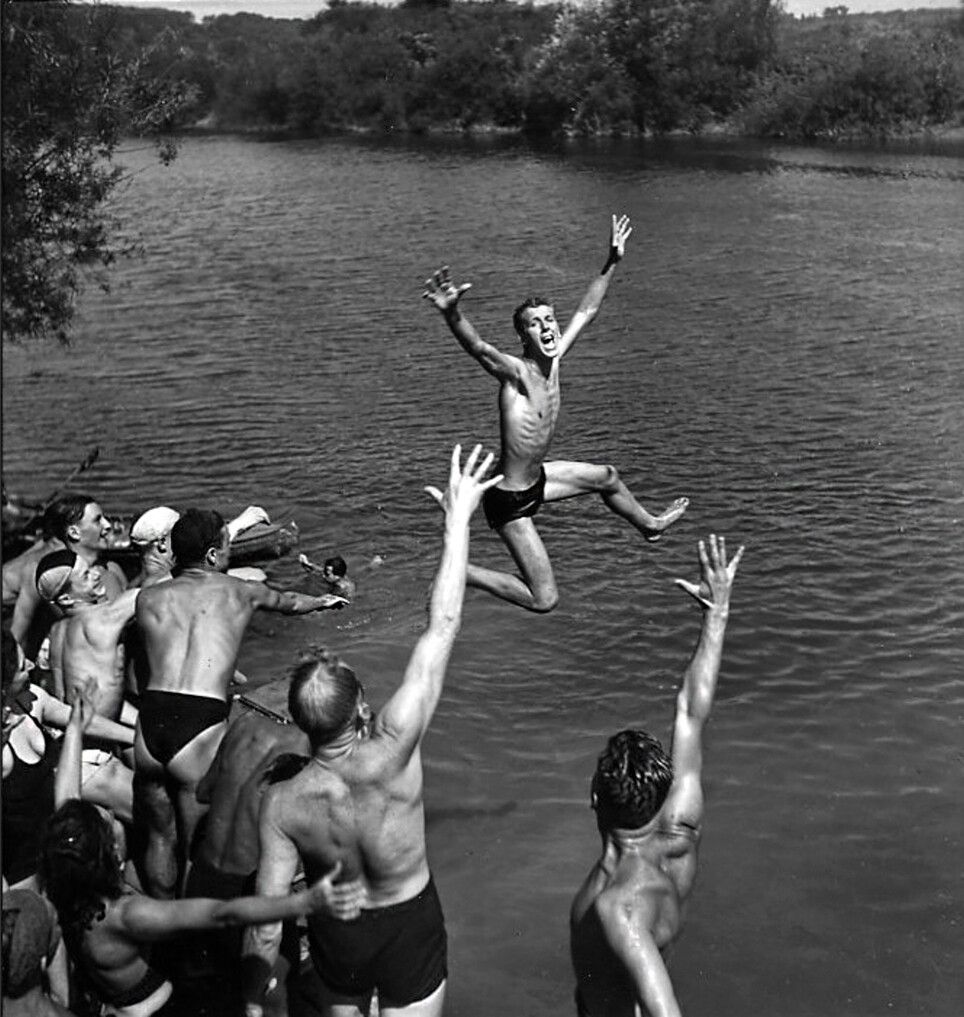 964x1017 ROBERT DOISNEAU BATHERS ON THE MARNE PHOTOGRAPHY ART GICLEE PRINT FINE CANVAS