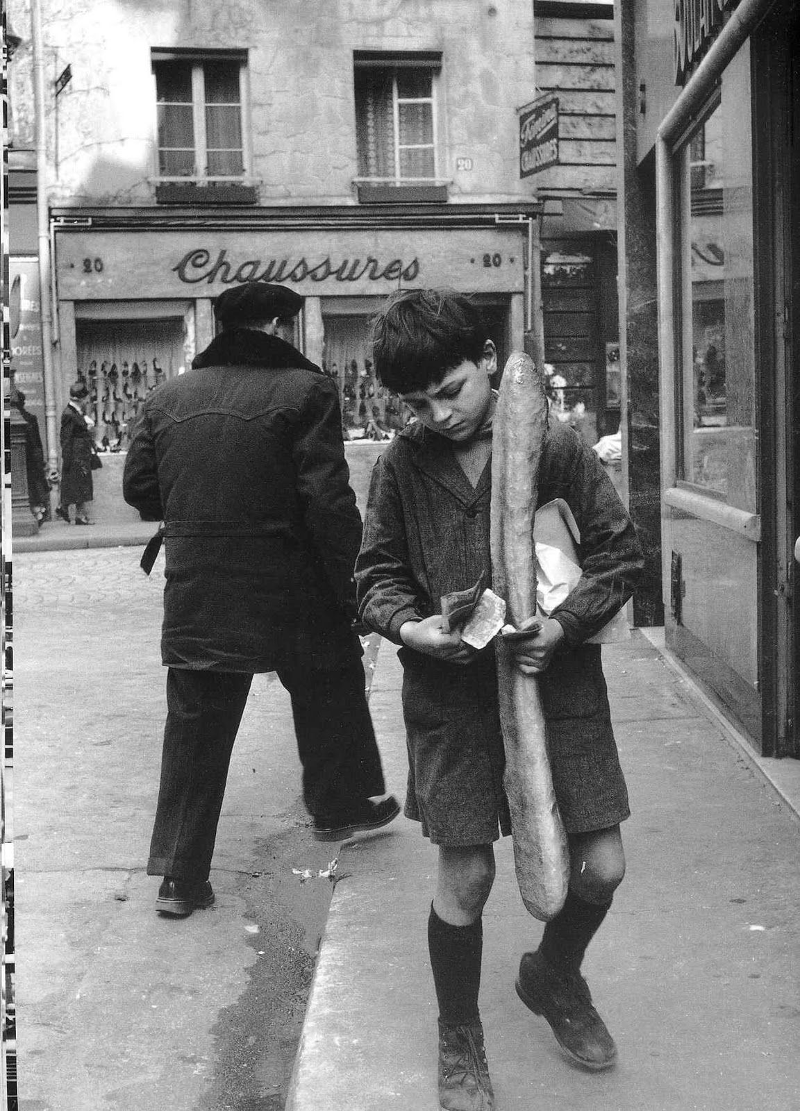 1152x1600 Paris by Robert Doisneau: 23 Fascinating Black and White Photographs of the City in the 1950s Vintage Everyday