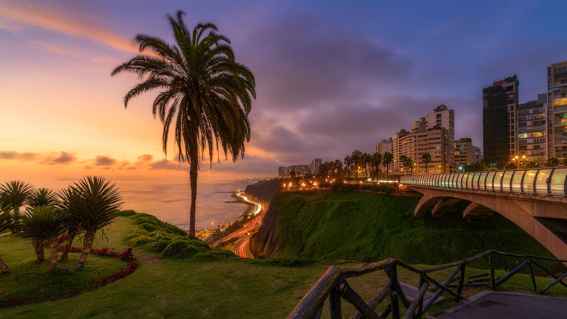1920x1080 Saying goodbye to the day in front of the Villena Bridge in Miraflores, Lima, Peru. Windows Spotlight Image