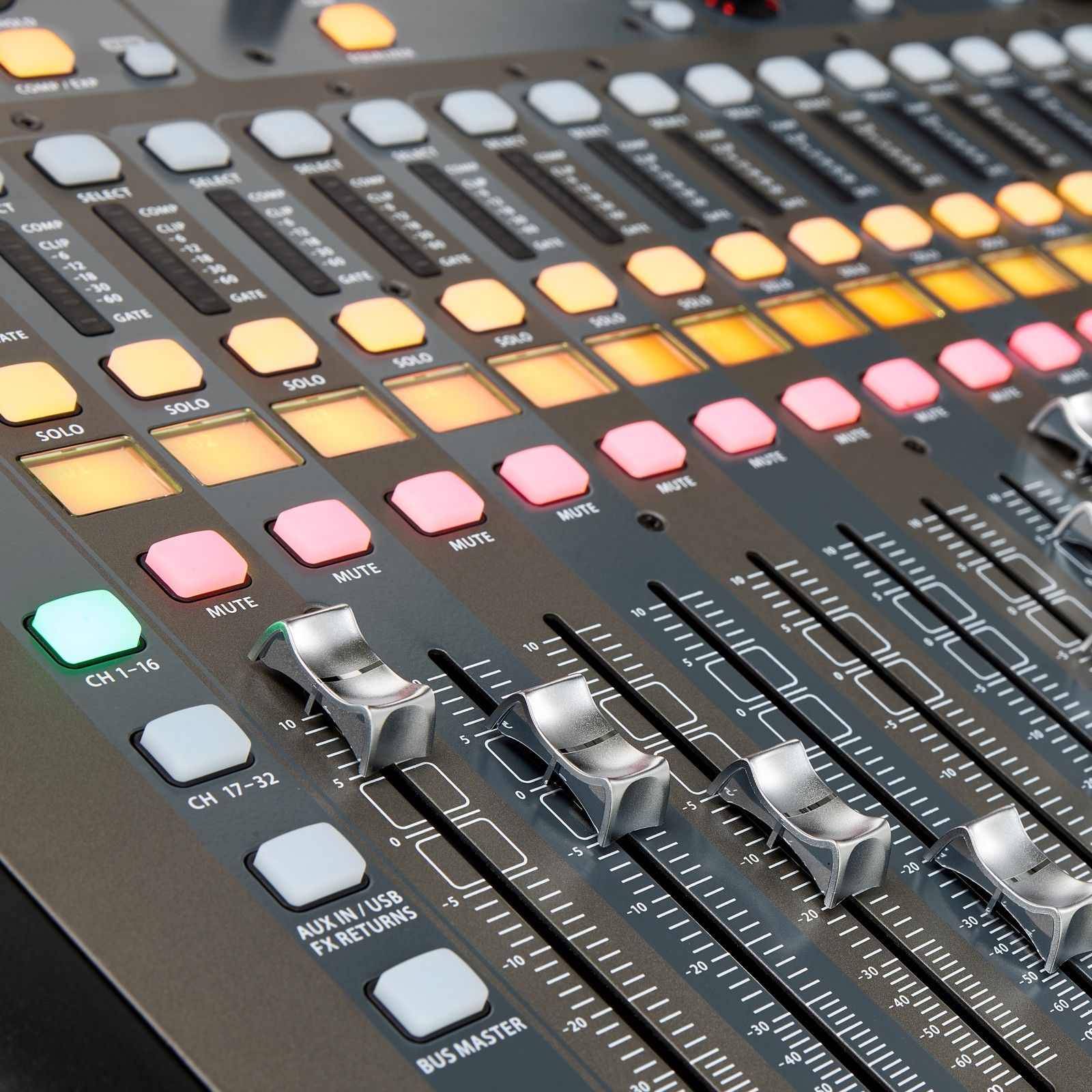 1600x1600 Behringer X32 Flyht Case Bundle