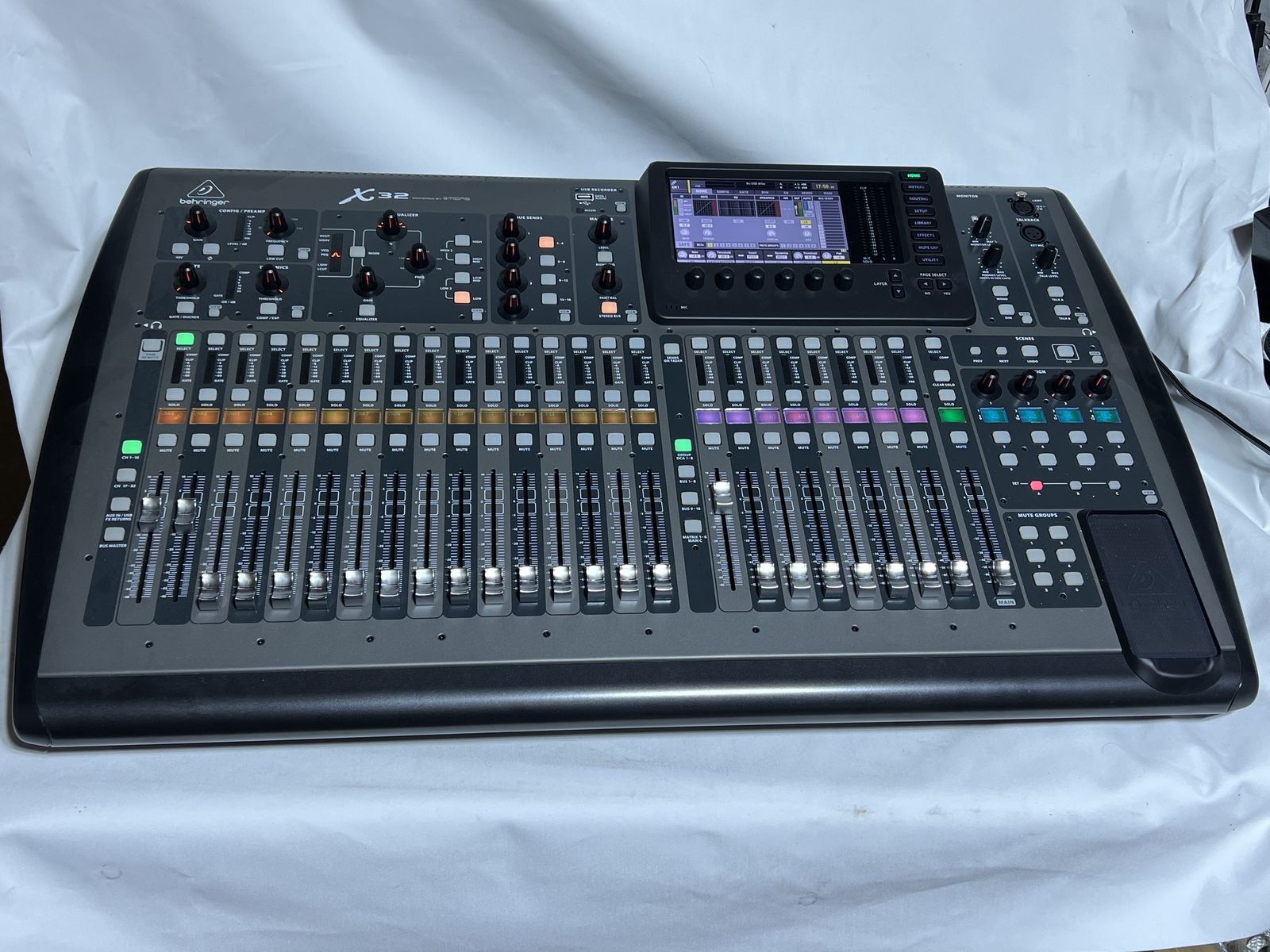 1600x1200 Behringer x32. Pro Audio Equipment