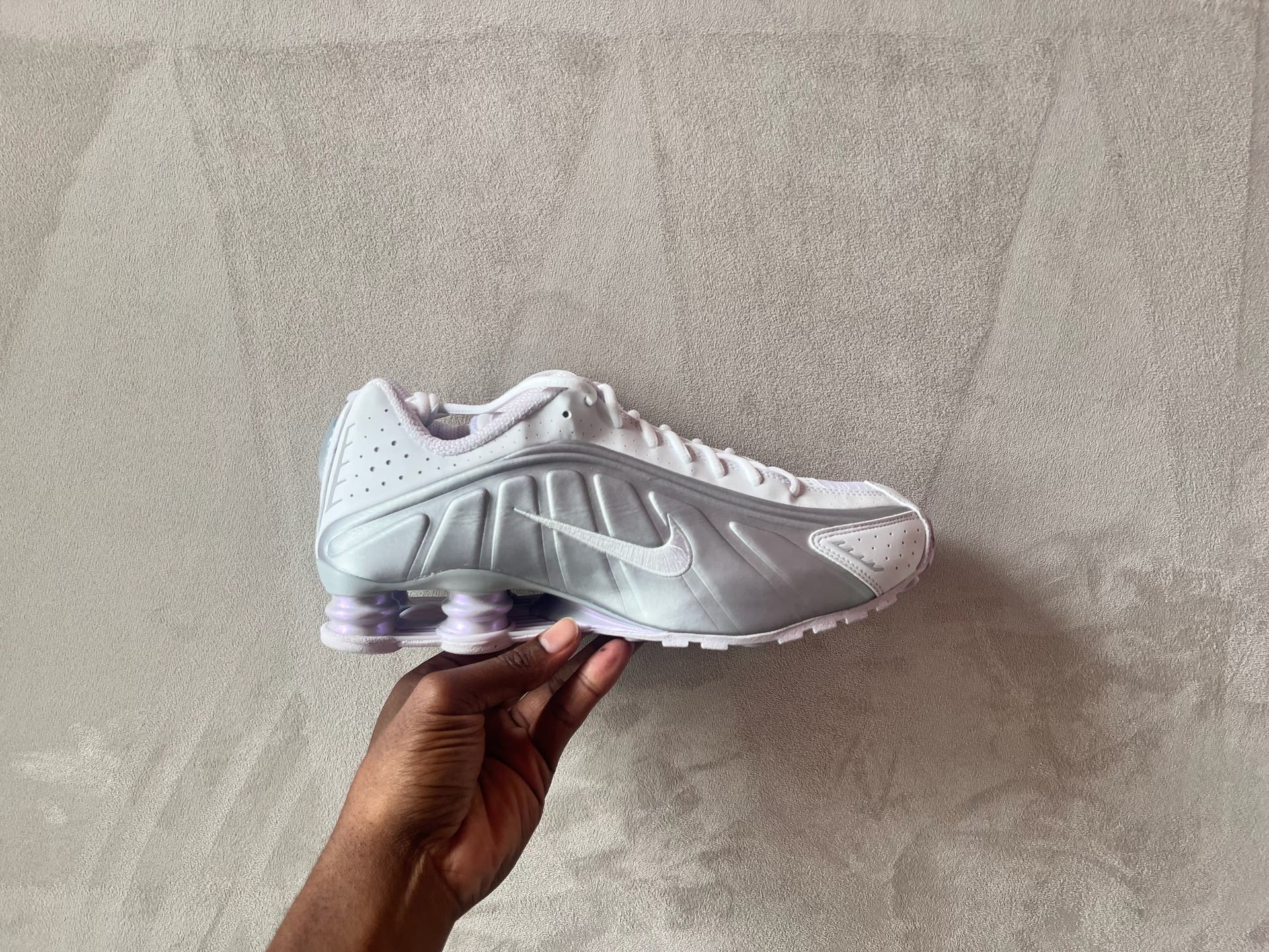 1920x1440 Nike Shox R4 White and Metallic Platinum review