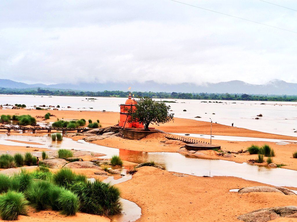 1024x768 In the middle of Mahanadi. Famous Hanuman temple, Boudh. Odisha