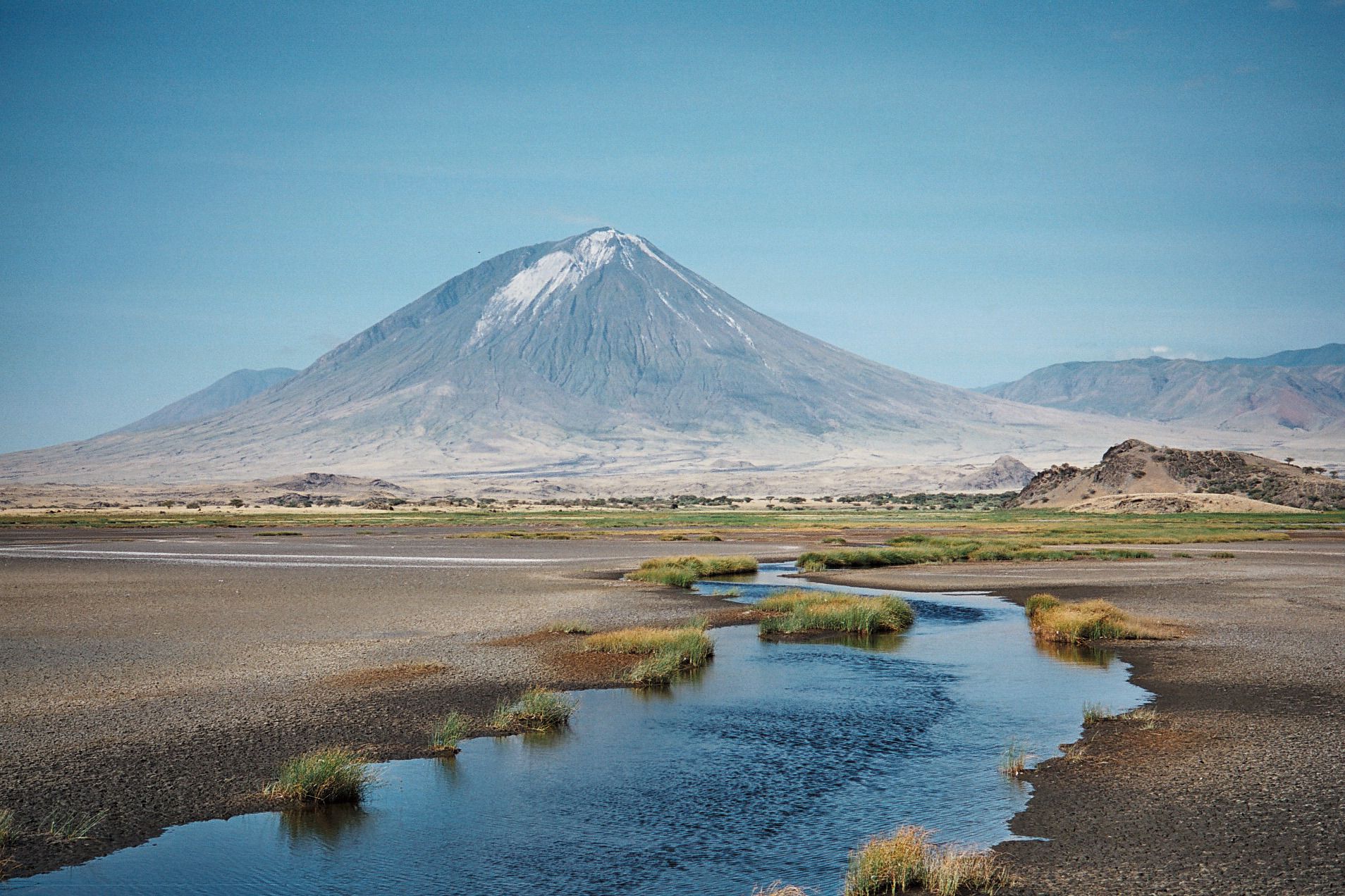 1908x1272 Lake Natron Activities: Hiking, Birding, and Cultural Encounters