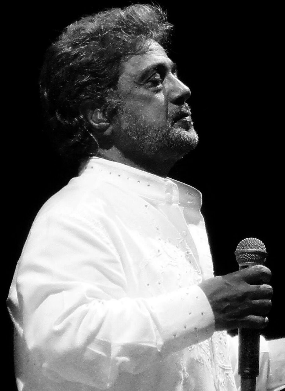 933x1280 Dariush Eghbali Wallpaper
