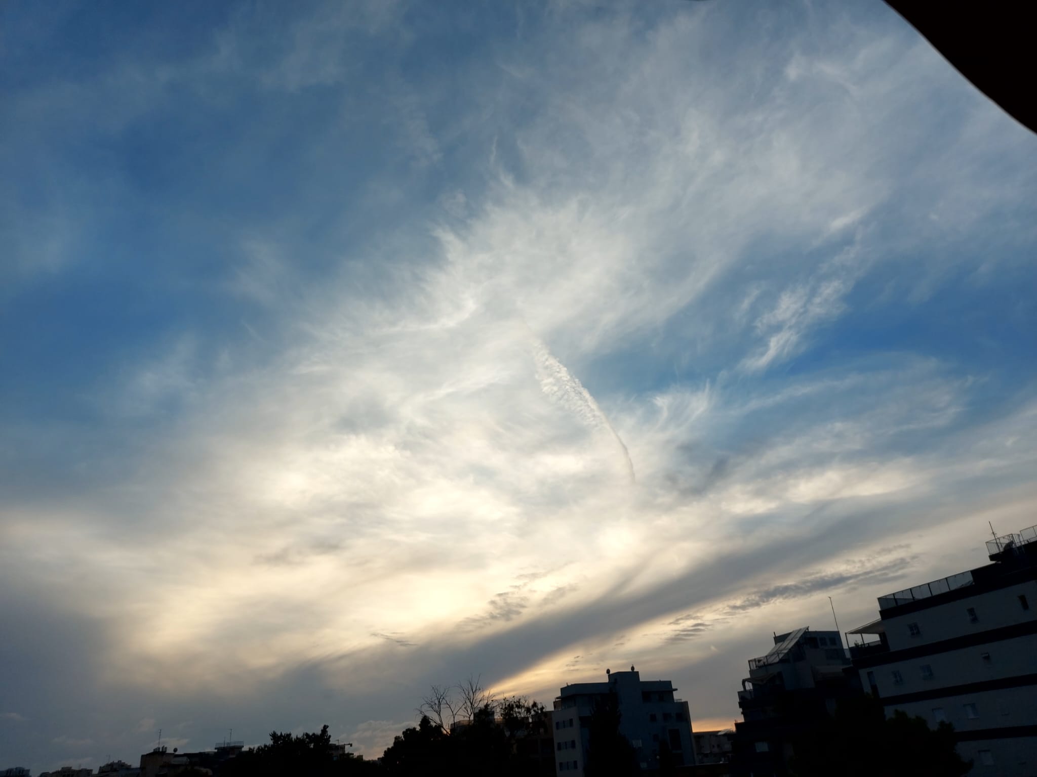 2048x1536 The Autumn sky here are so beautiful