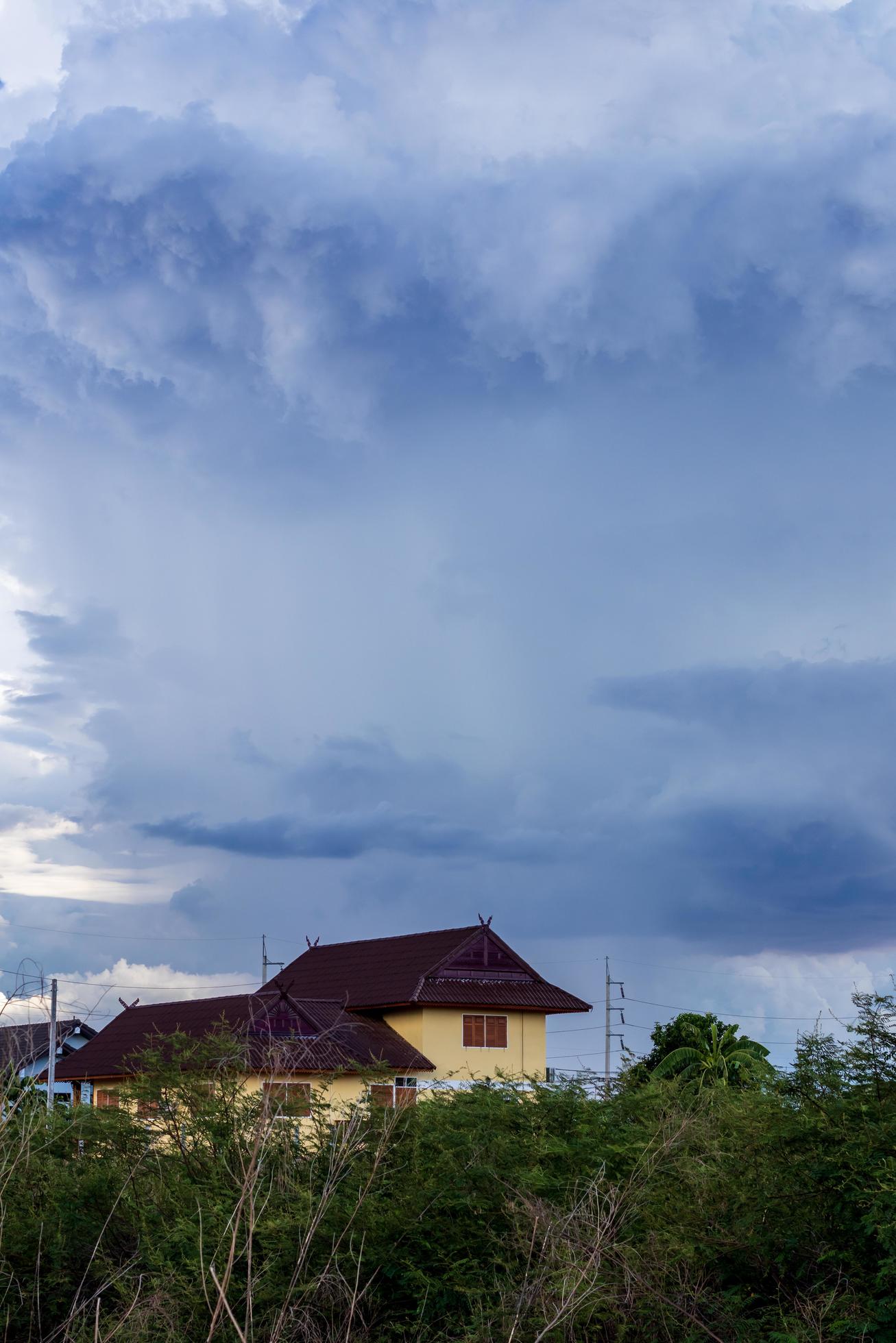 1307x1960 Cloudy sky above a home near the bush