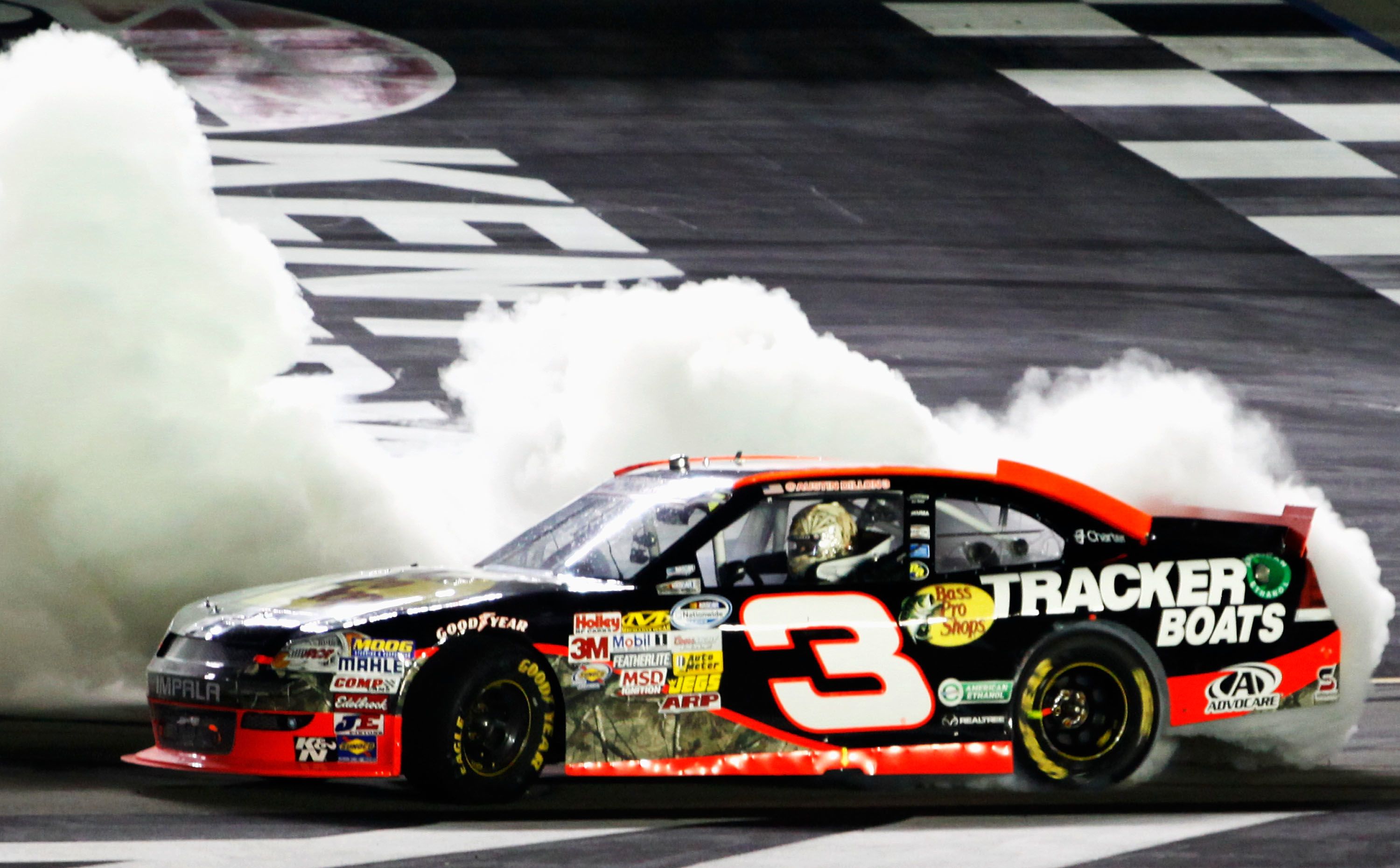 3000x1860 Dillon leaves no doubt in first Nationwide series win