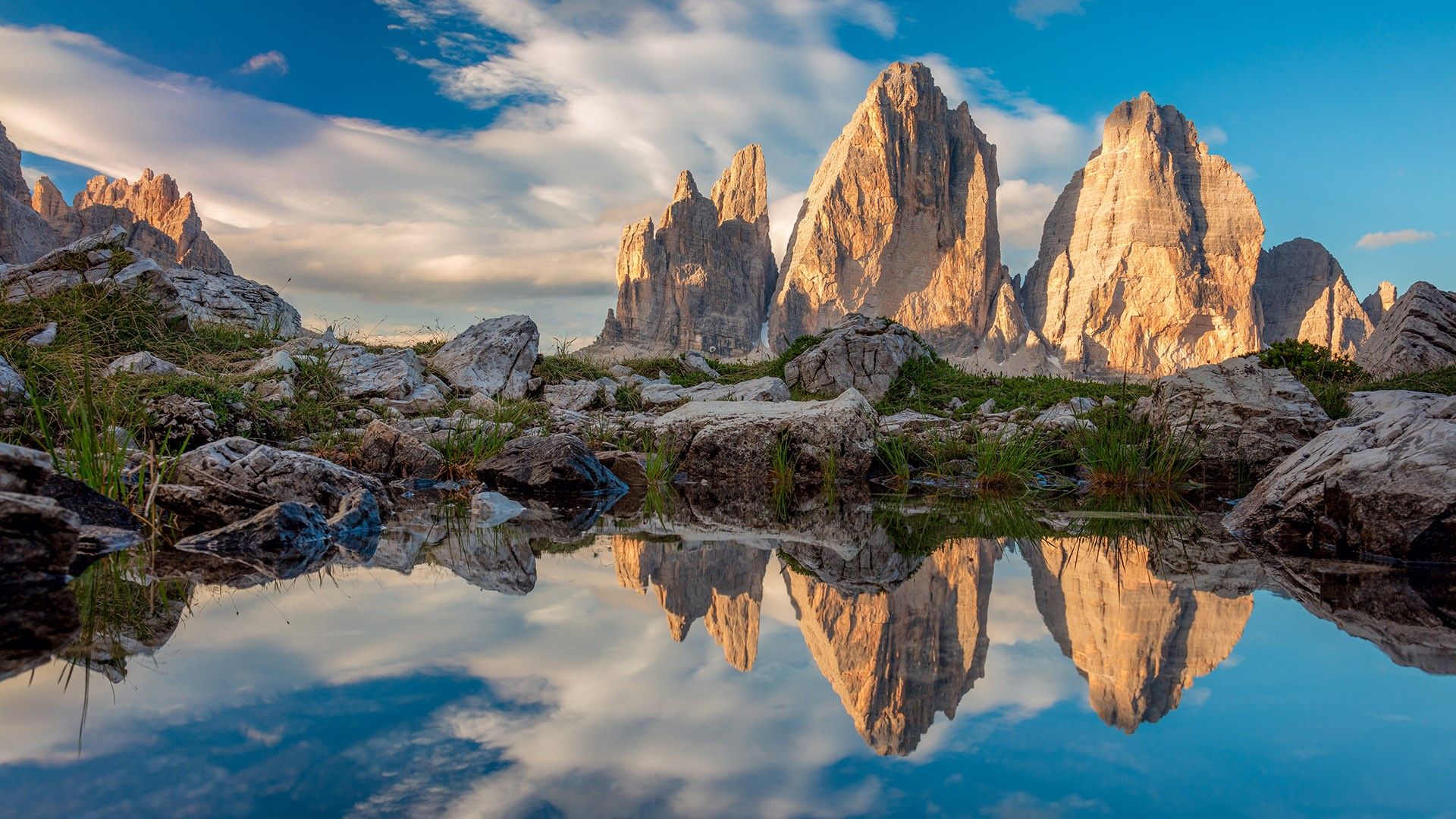 1920x1080 Tre Cime di Lavaredo (Drei Zinnen) with reflection in lake, Dolomites Alps Mountains, Italy. Windows Spotlight Image