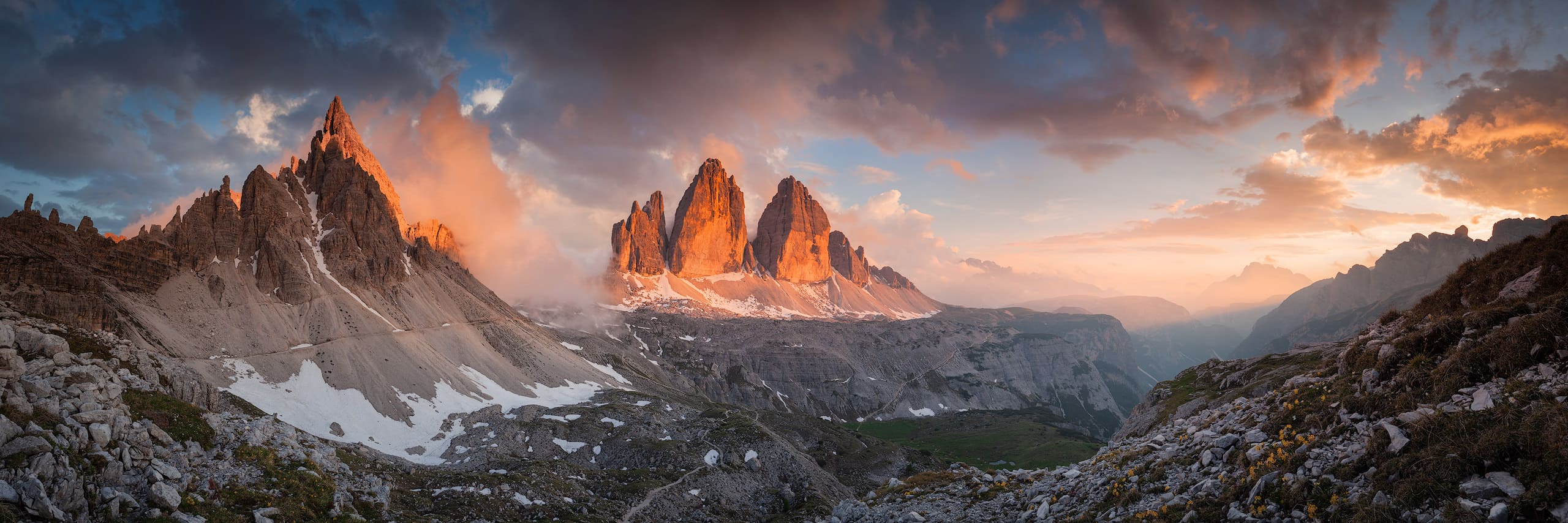 2560x854 Rifugio Locatelli. Epic Sunset at Tre Cime di Lavaredo