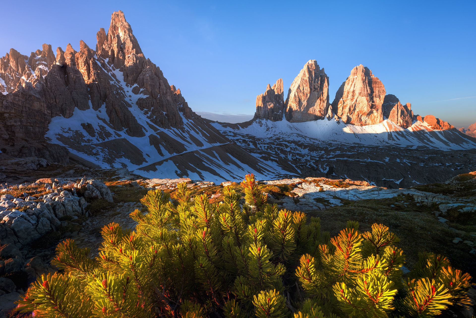 1920x1282 Stunning Dolomites: HD Wallpaper of Tre Cime di Lavaredo Landscape in Snow