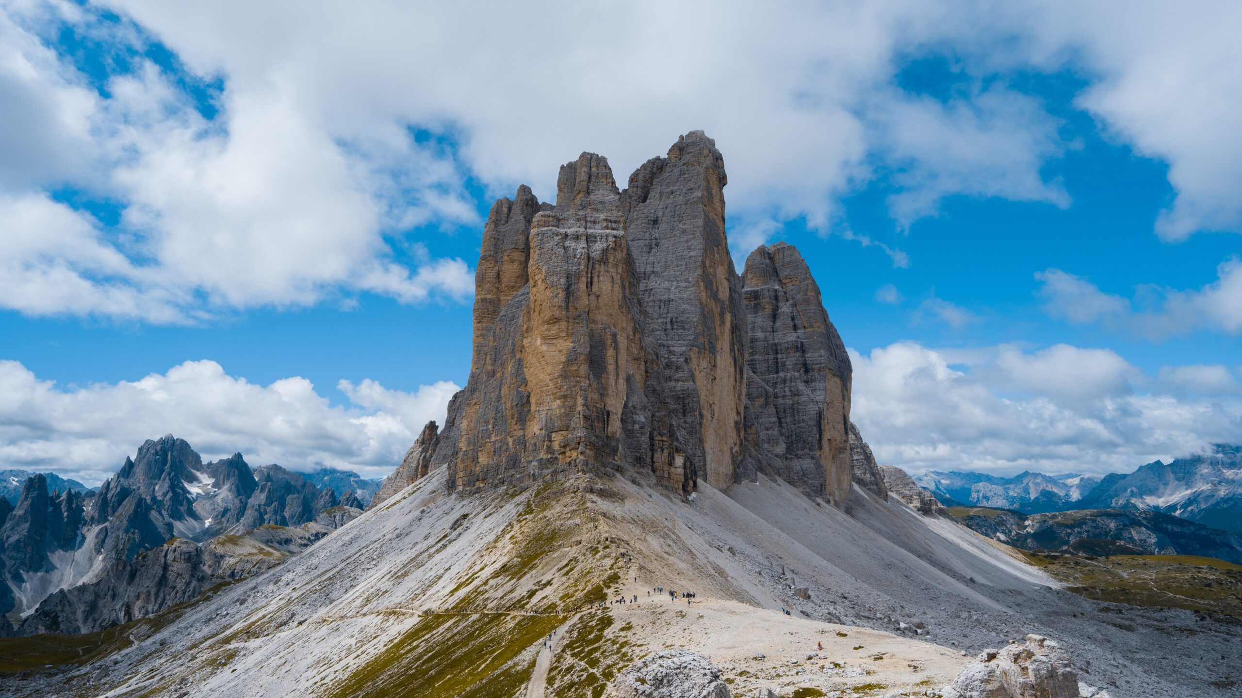 2560x1440 Tre Cime di Lavaredo: how to get there, what to see and where to sleep