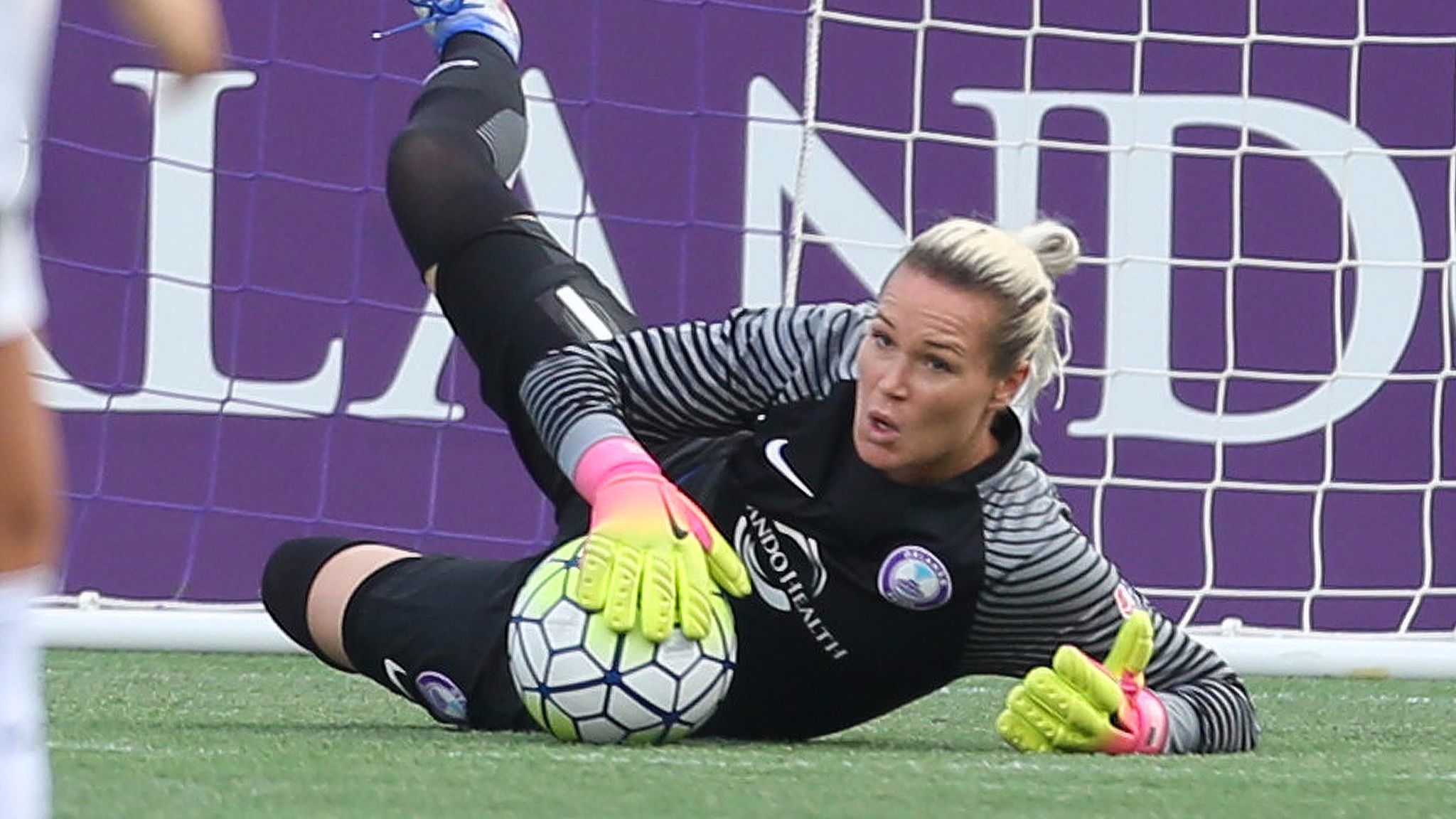 2048x1152 U.S. women's soccer goalkeepers enjoy healthy competition