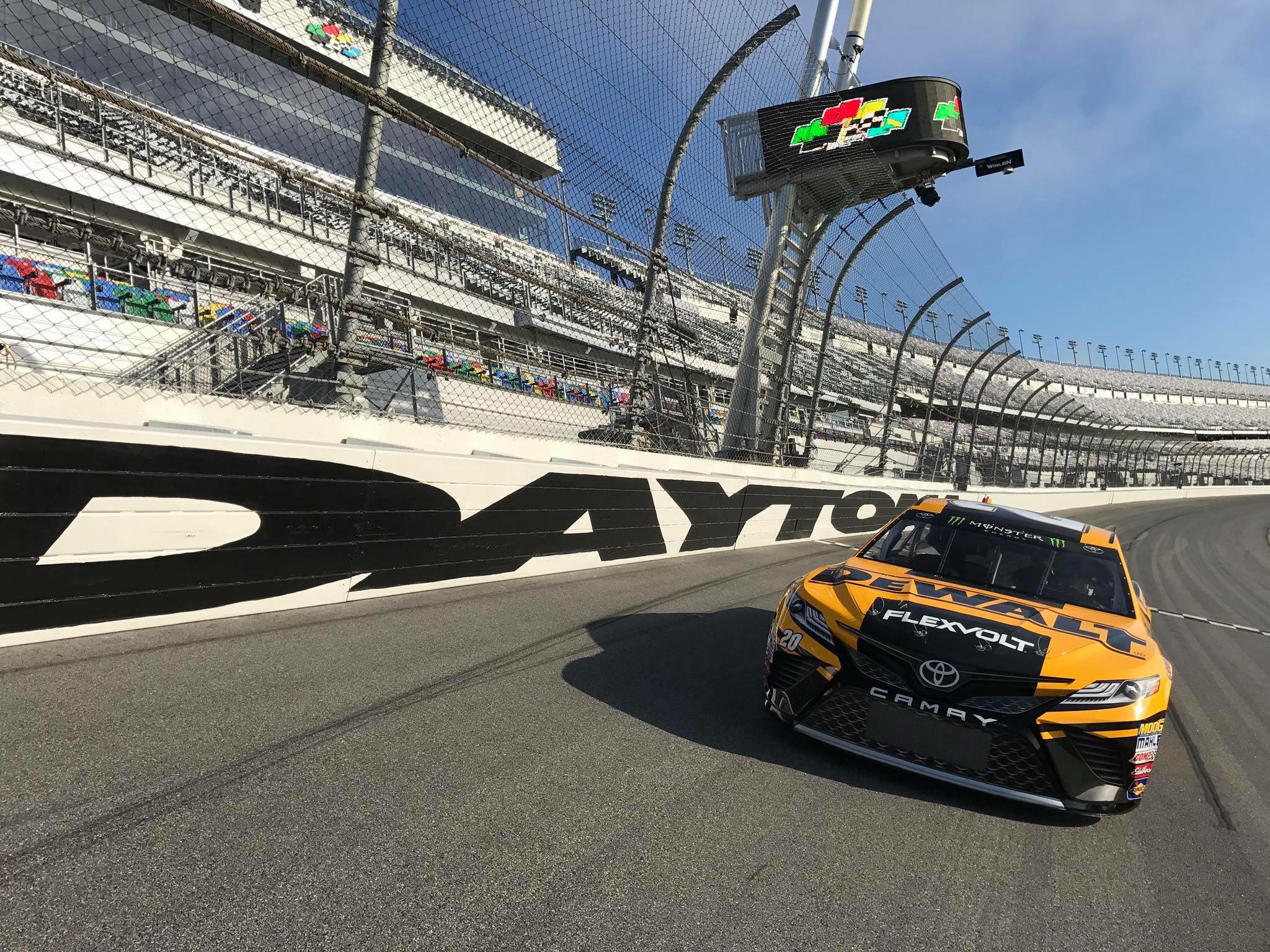 2048x1536 Erik Jones will drive the