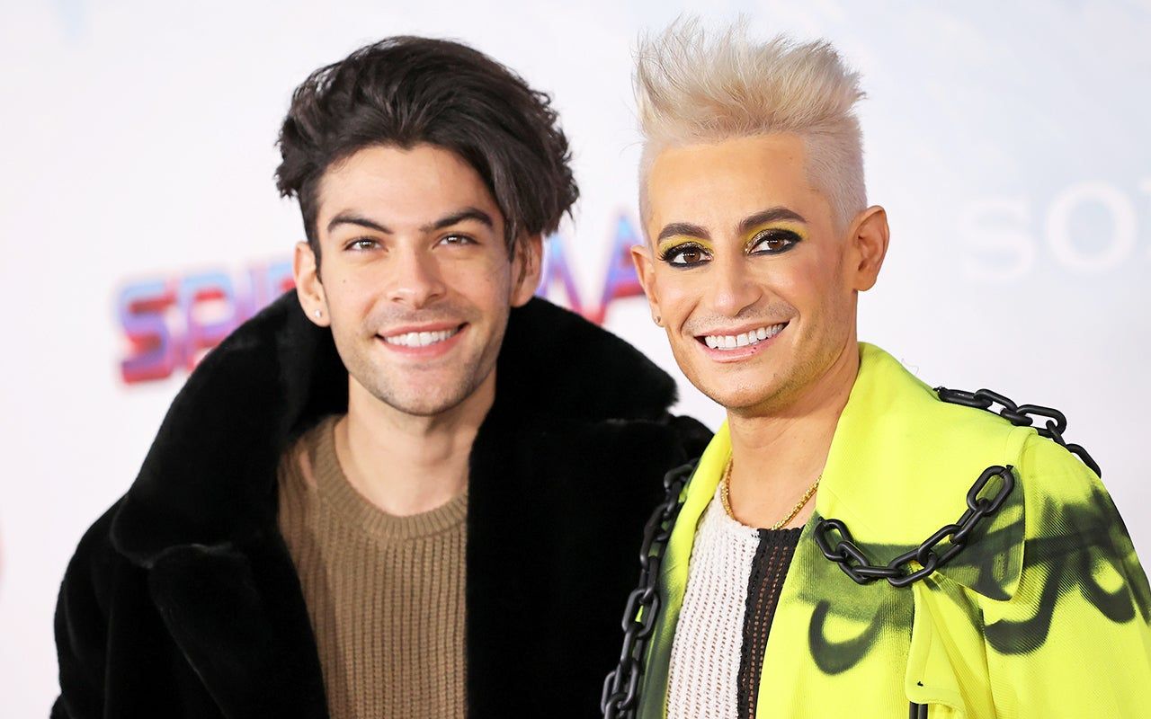 1280x800 Frankie Grande Marries Hale Leon in 'Galactic' Ceremony on May the Fourth