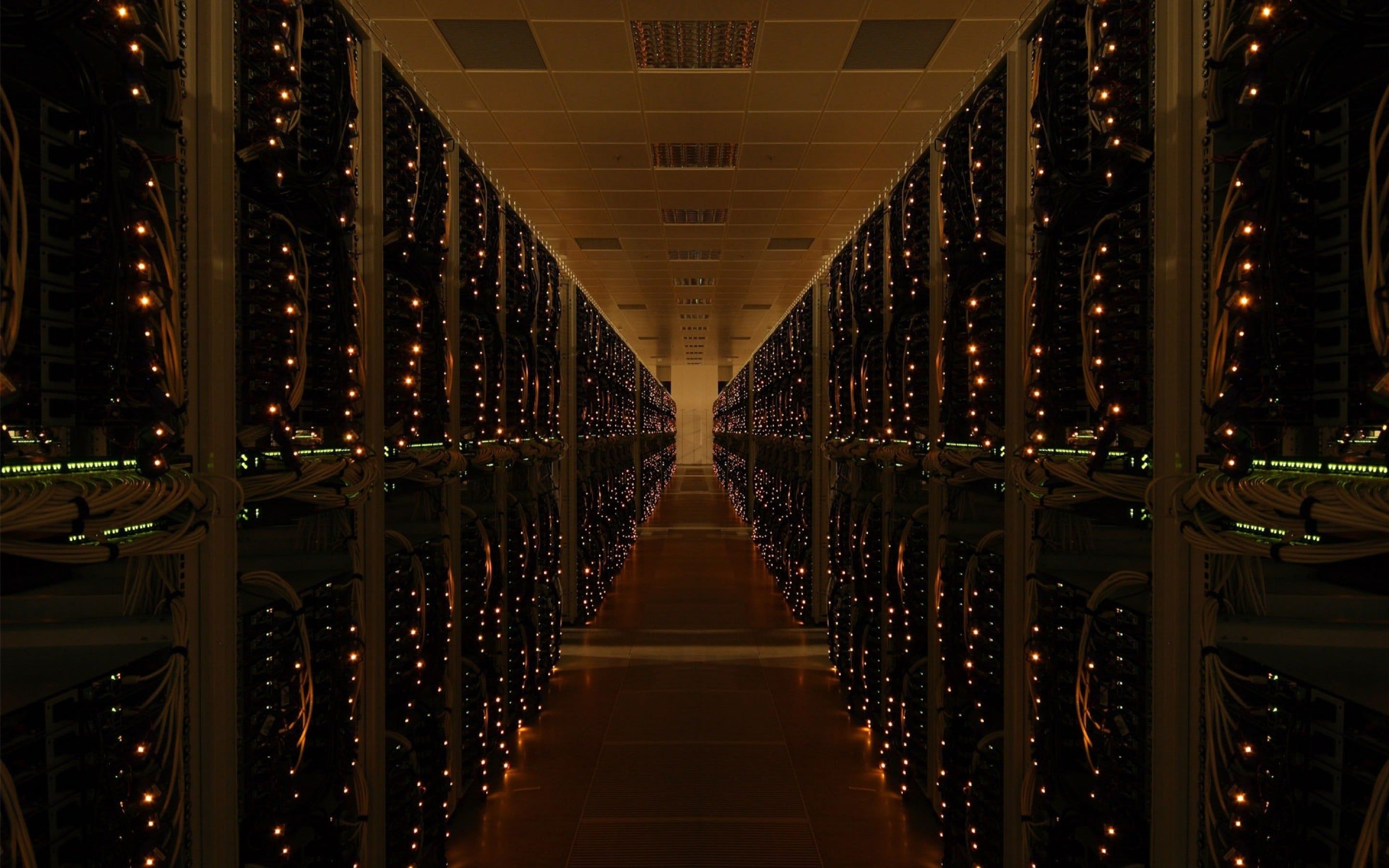 2880x1800 Server Datacenter [2880x1800]