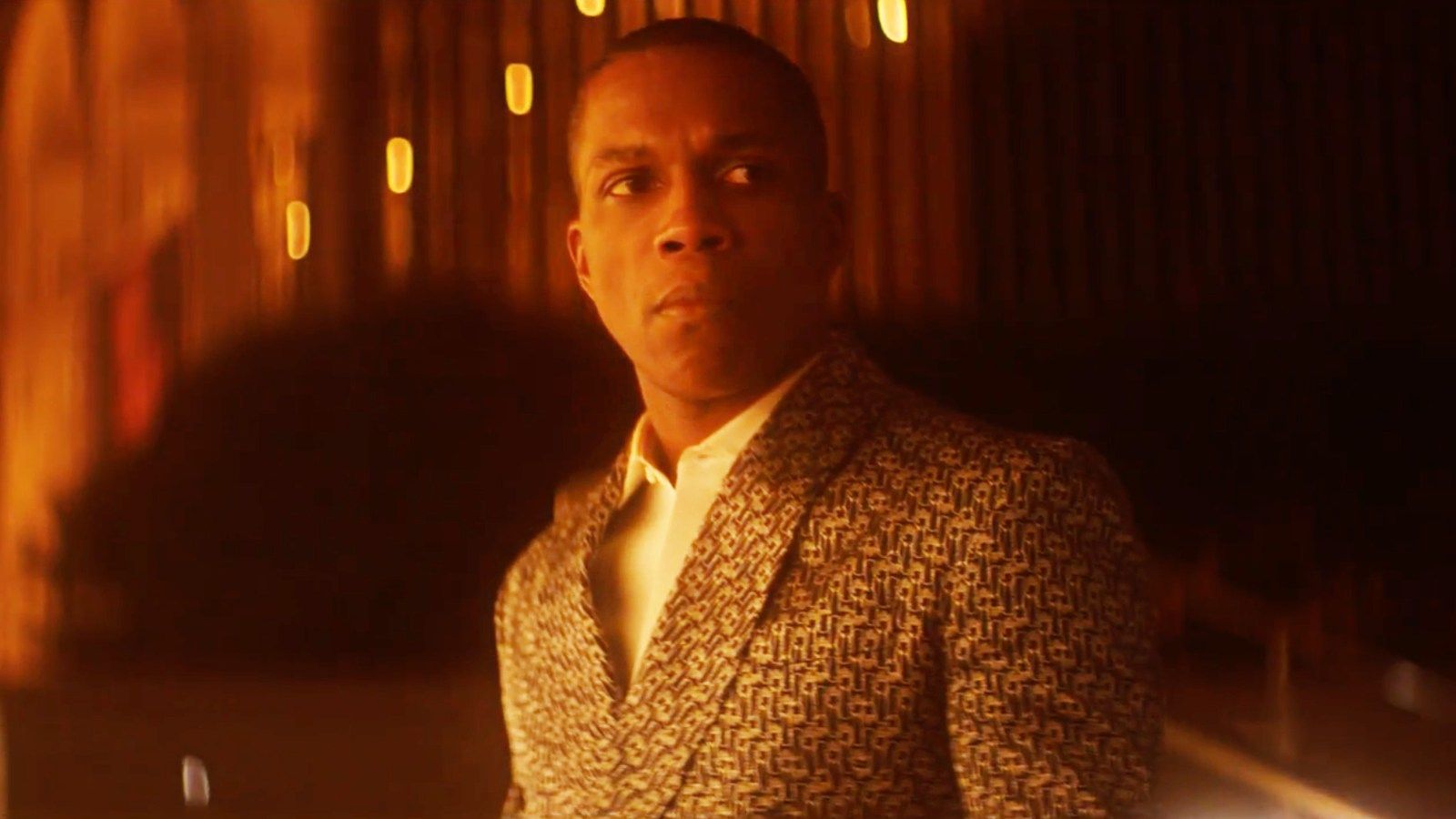 1600x900 See 'Hamilton' Star Leslie Odom Jr.'s Tender 'Autumn Leaves' Video