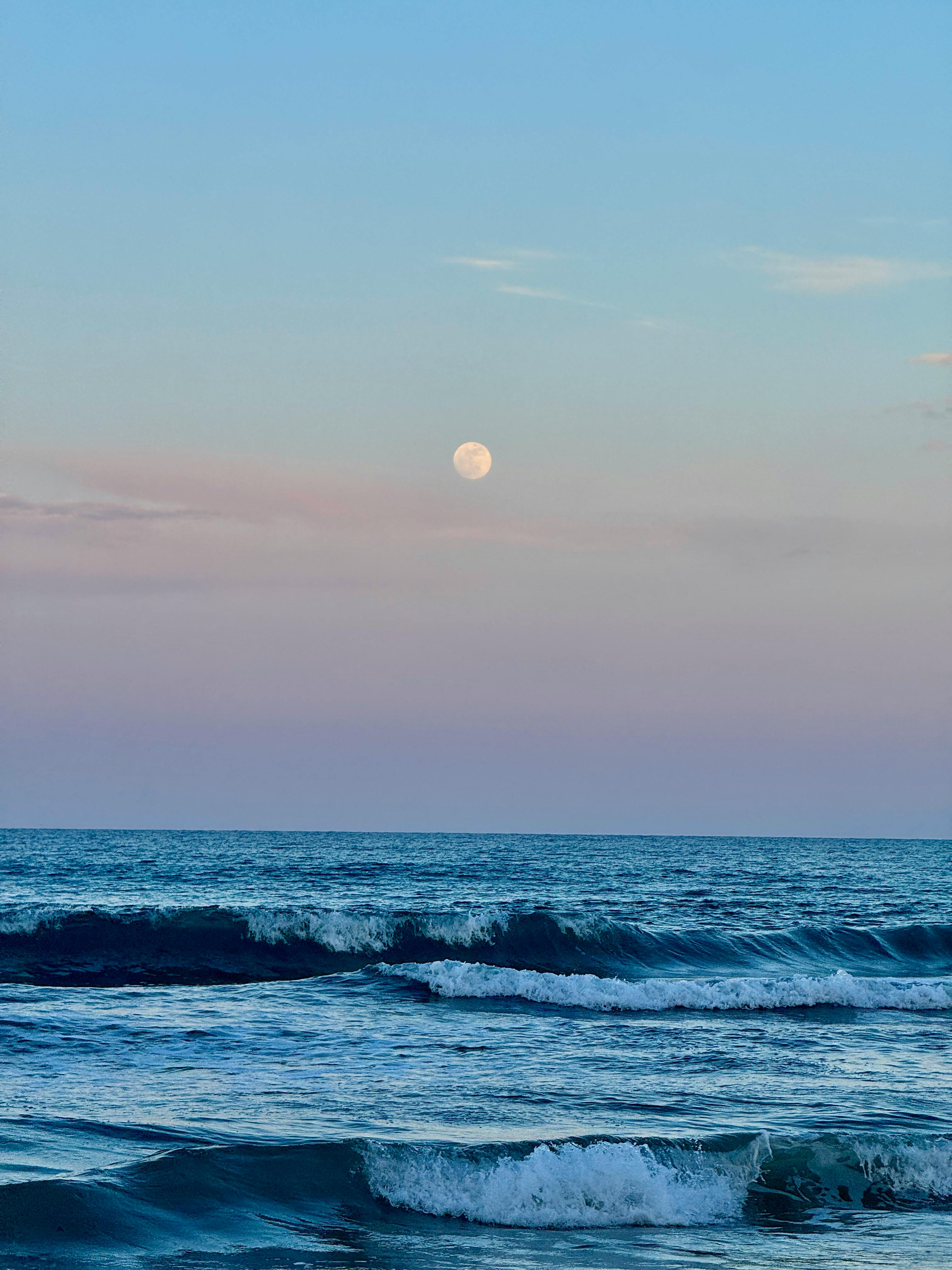 3024x4032 Moonlit Ocean Horizon at Dusk in Alicante · Free