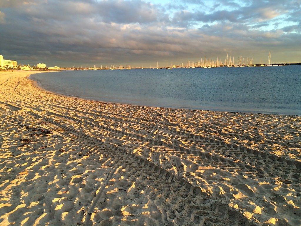 1024x768 St Kilda Beach