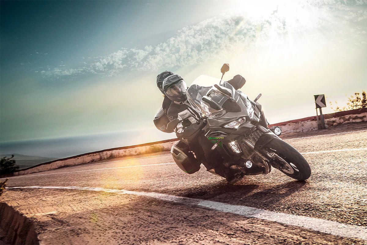 1200x800 Kawasaki Versys 1000 SE LT+ [Specs, Features, Photo]