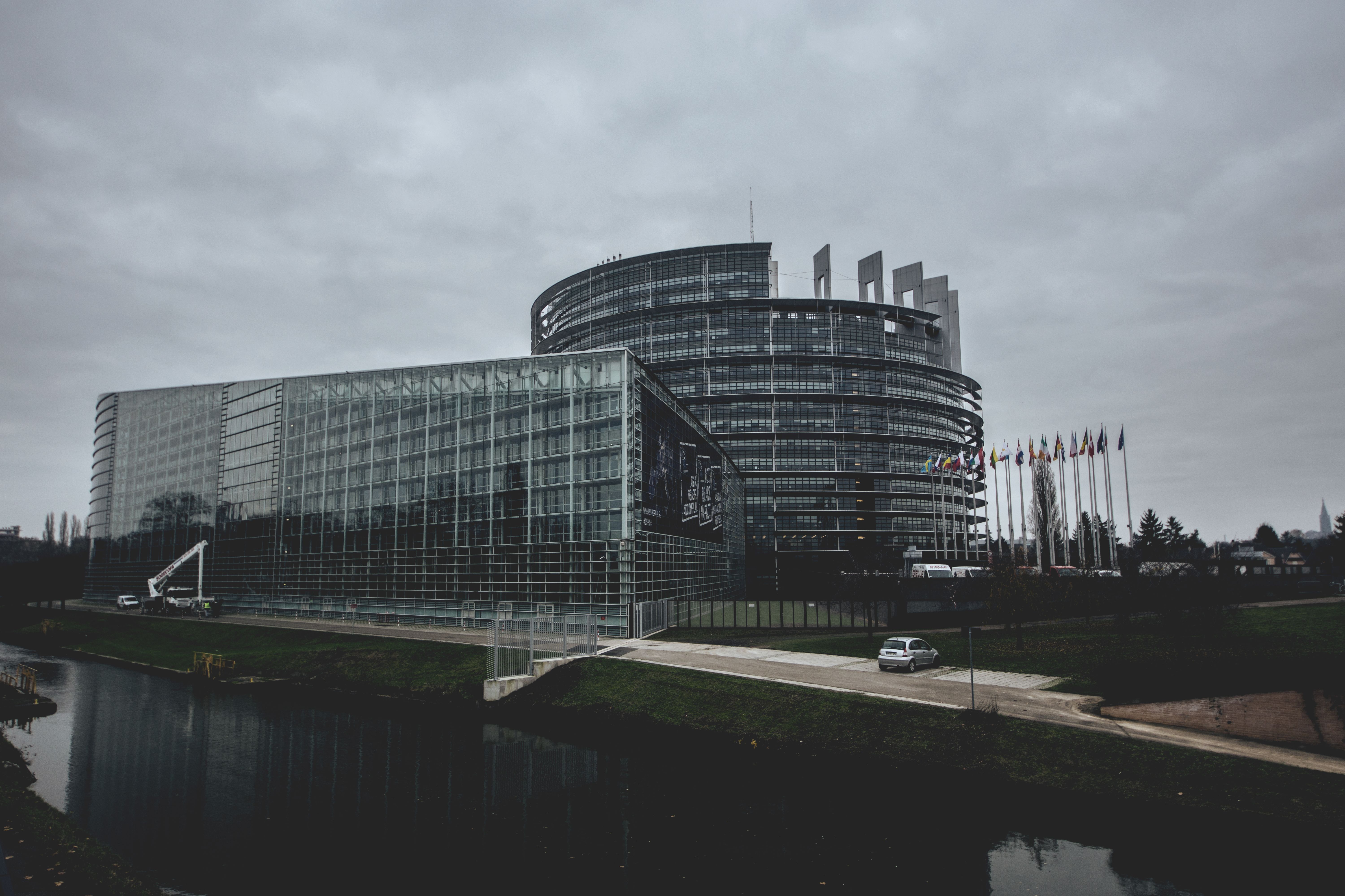 6000x4000 Glass Facade of European Parliament in Strasbourg · Free