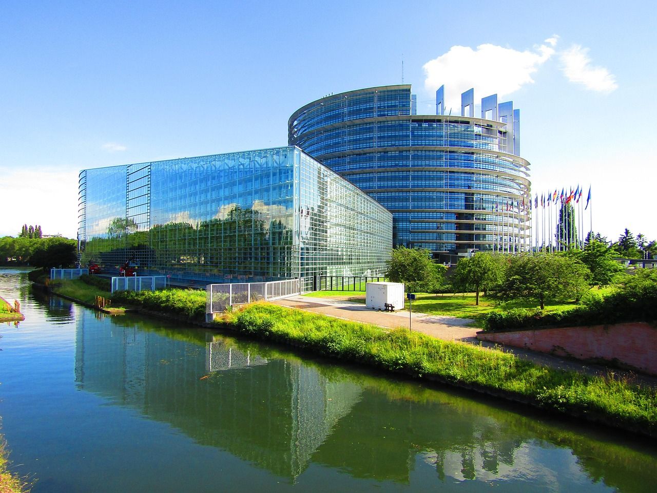 1280x960 Free Schuman & European Parliament Image