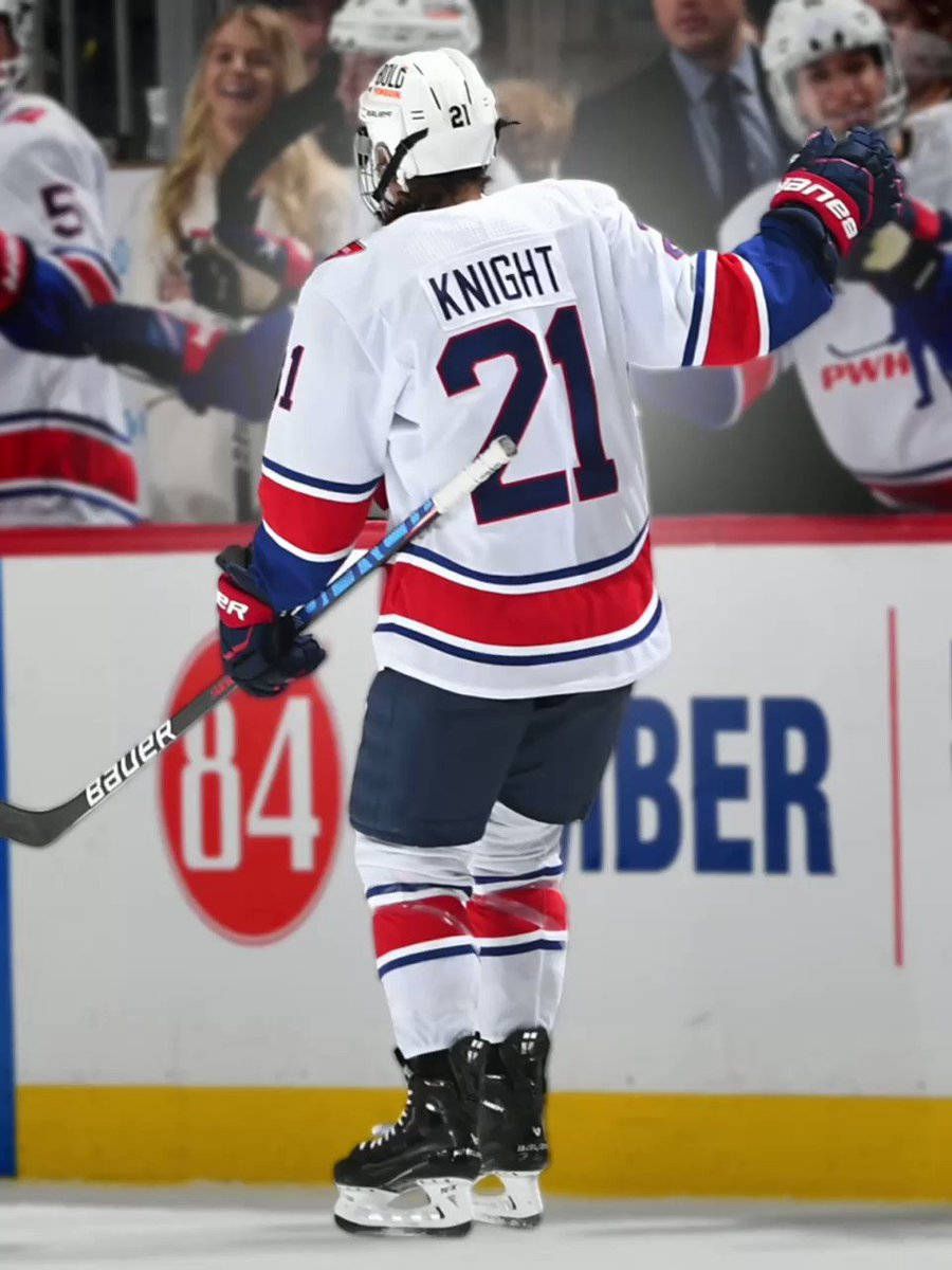 900x1200 Download Hilary Knight Phwpa Top Athlete Wallpaper